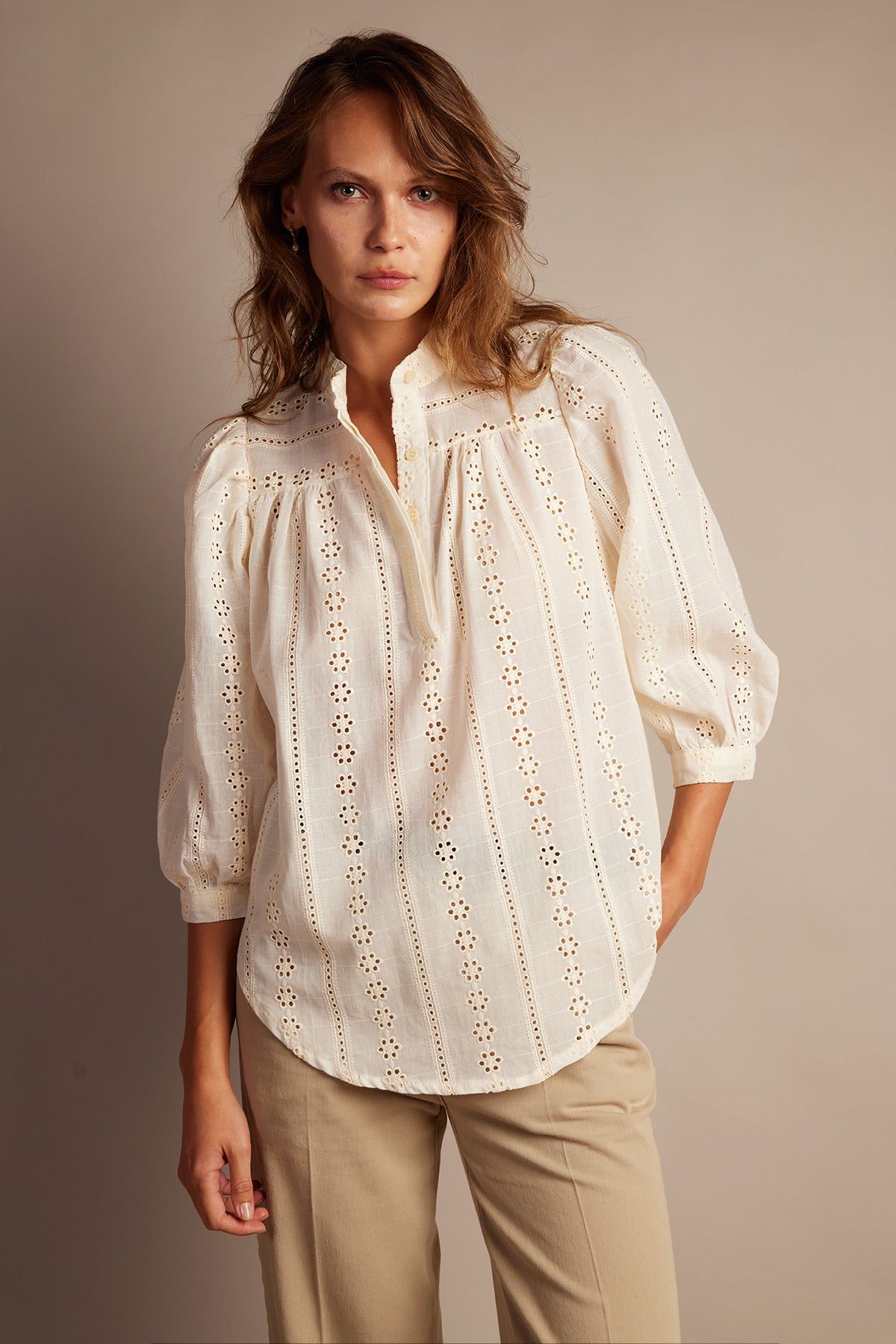 JANE HAKİM YAKA DELİK İŞİ BLUZ