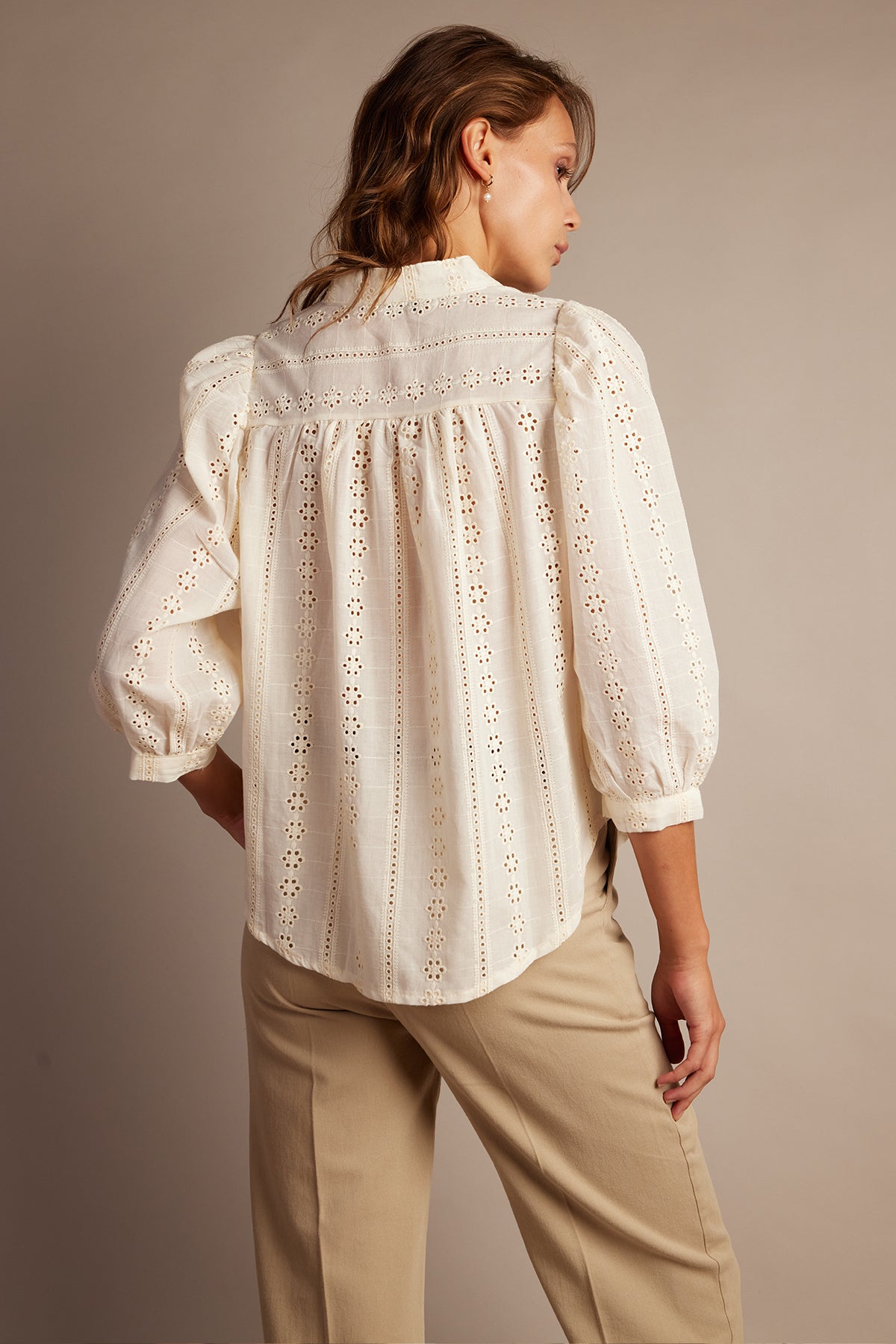 JANE HAKİM YAKA DELİK İŞİ BLUZ