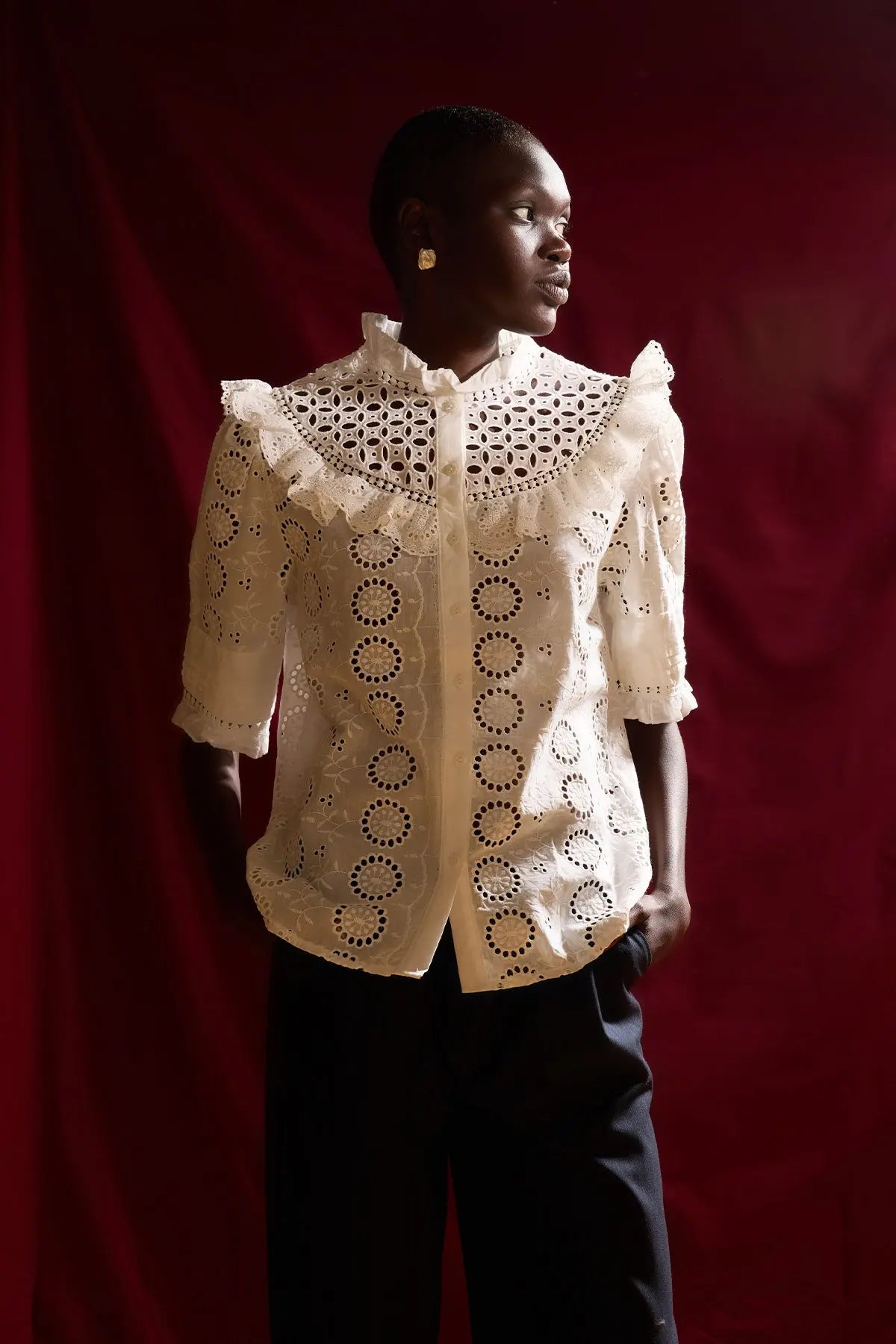 ANNA KARİNA NAKIŞLI DELİK İŞİ GÖMLEK HARMONIOUS