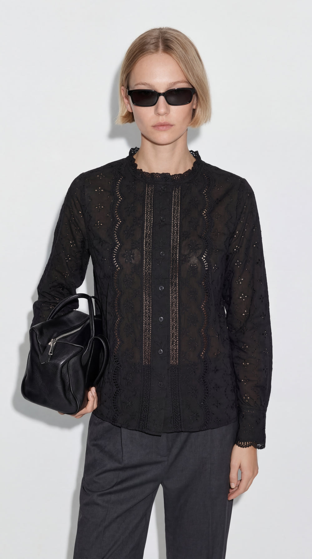 MARIA DANTEL DETAYLI FIRFIRLI PAMUK GOMLEK SIYAH