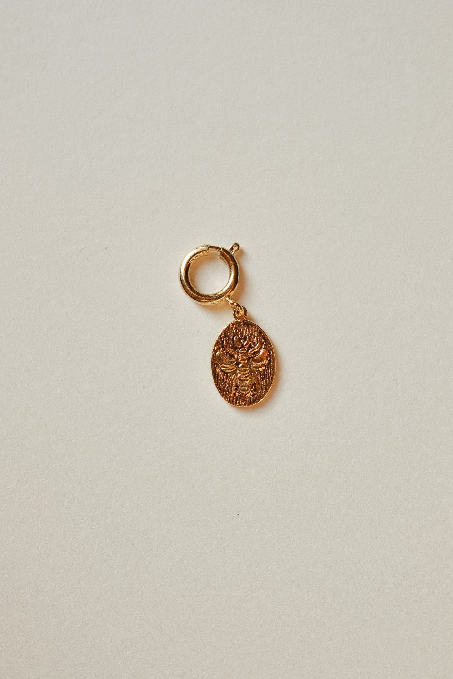 QUEEN BEE CHARM - KOLYE UCU
