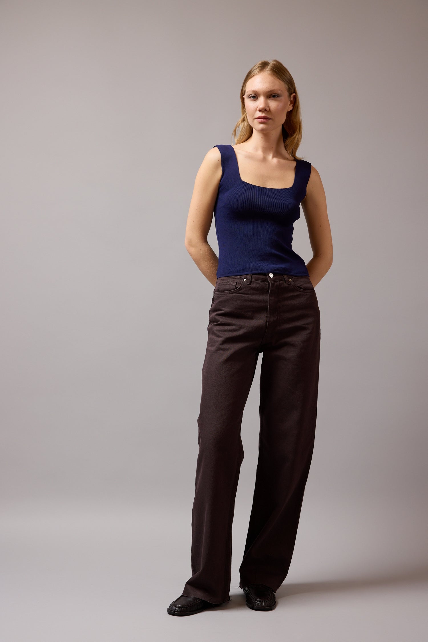 STRAIGHT FIT HIGH WAIST PIECE LEG JEAN BROWN