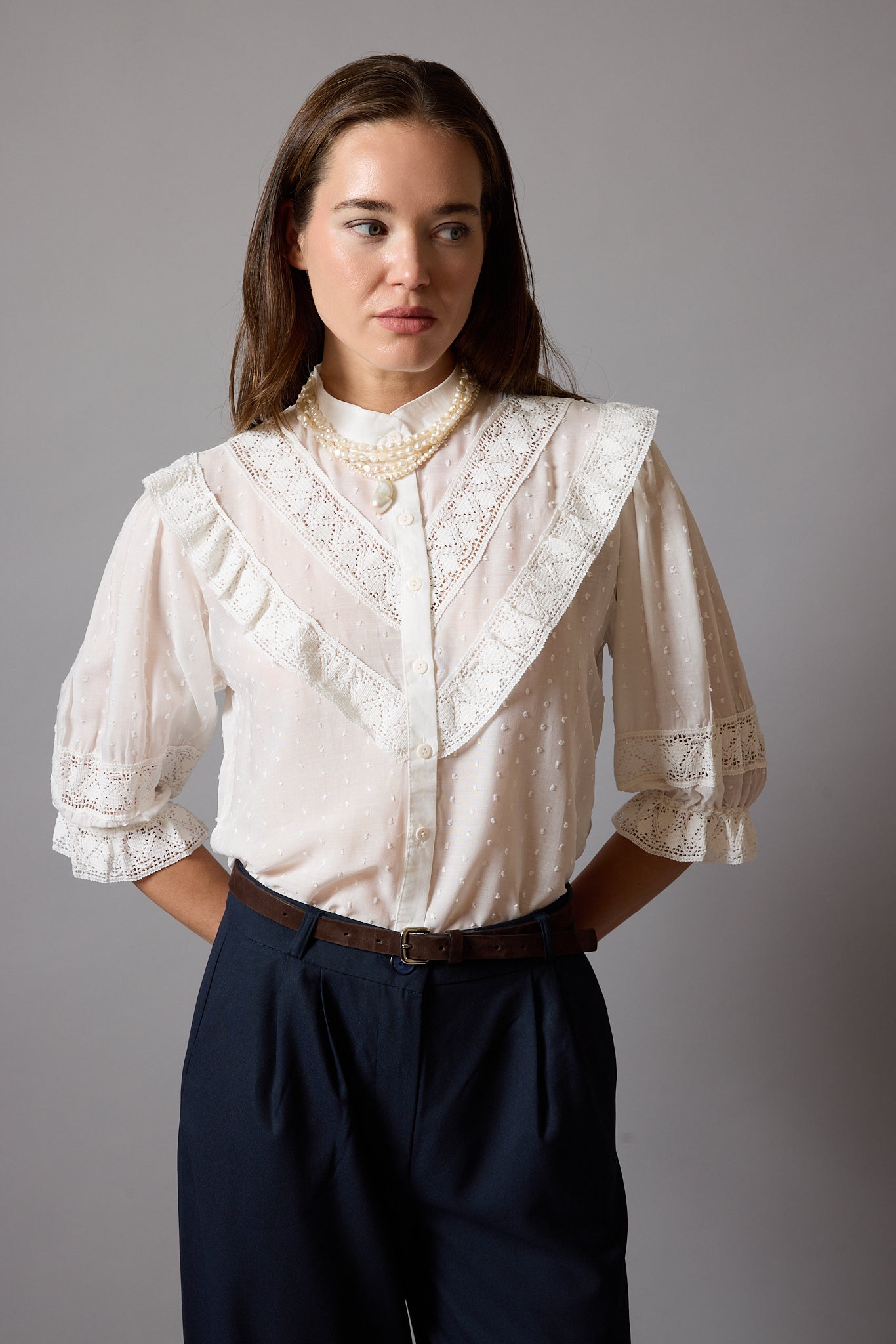 CLARA DANTELLİ GOMLEK