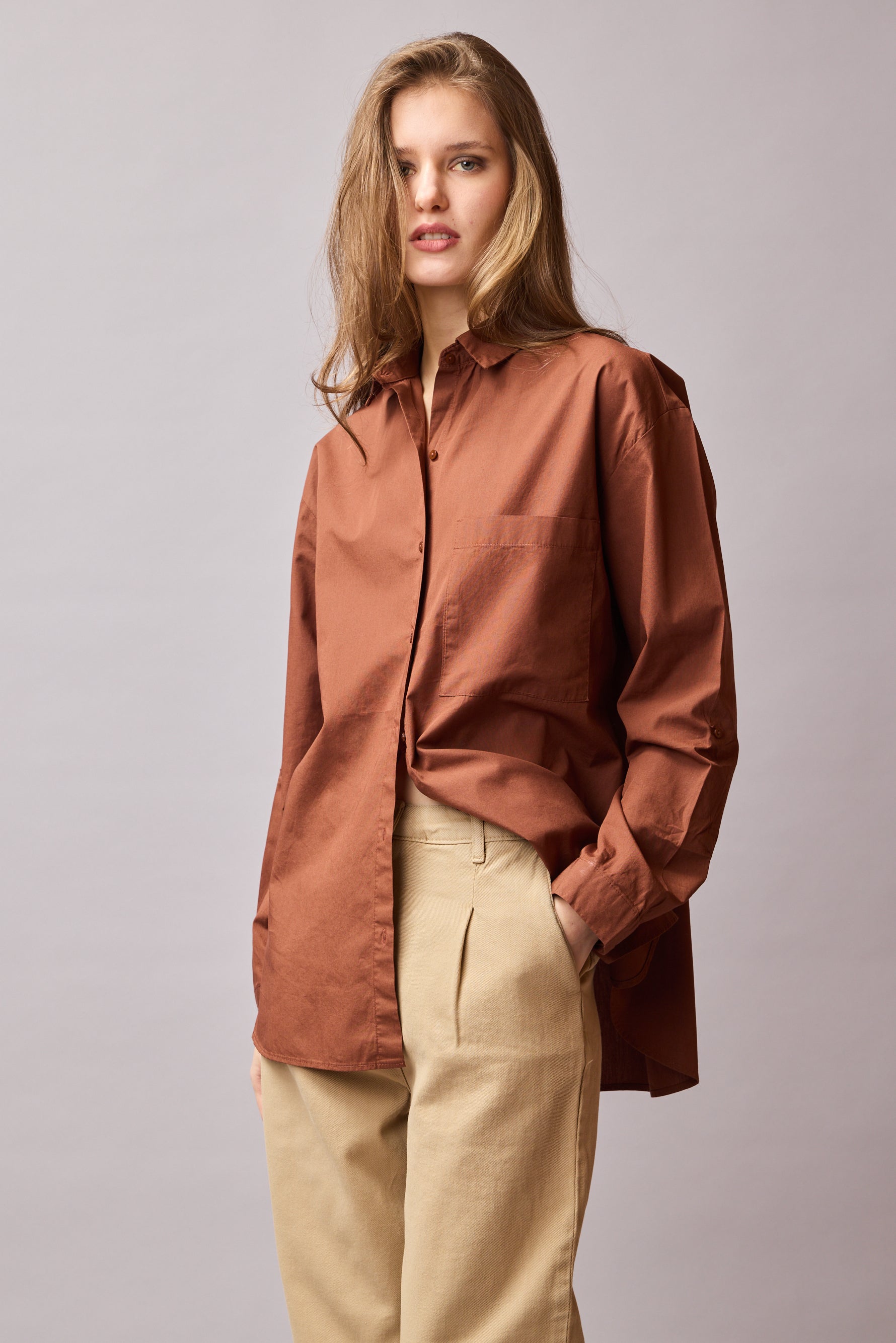 KLASIK YAKA OVERSIZE CEPLI GOMLEK KAHVE
