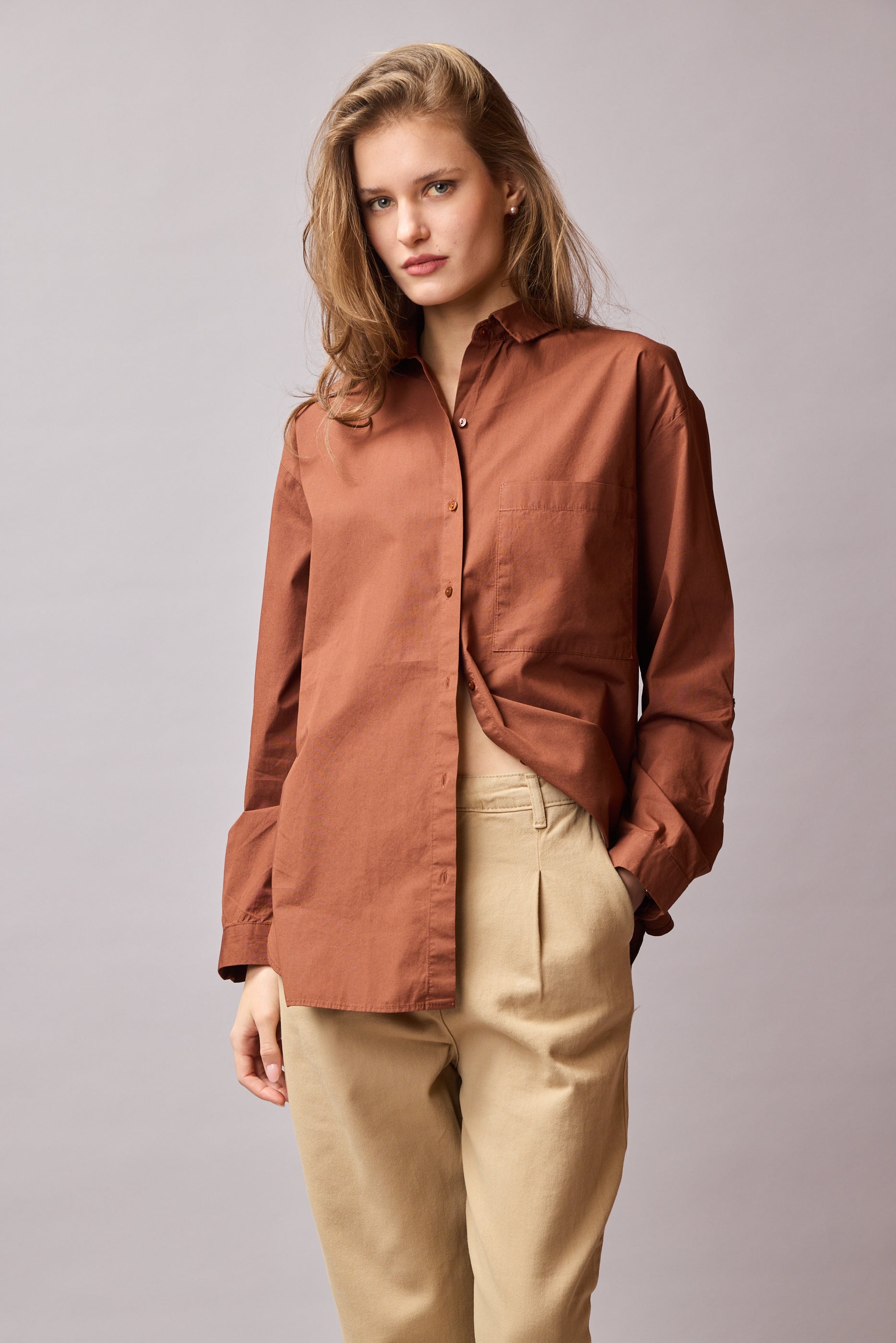 KLASIK YAKA OVERSIZE CEPLI GOMLEK KAHVE