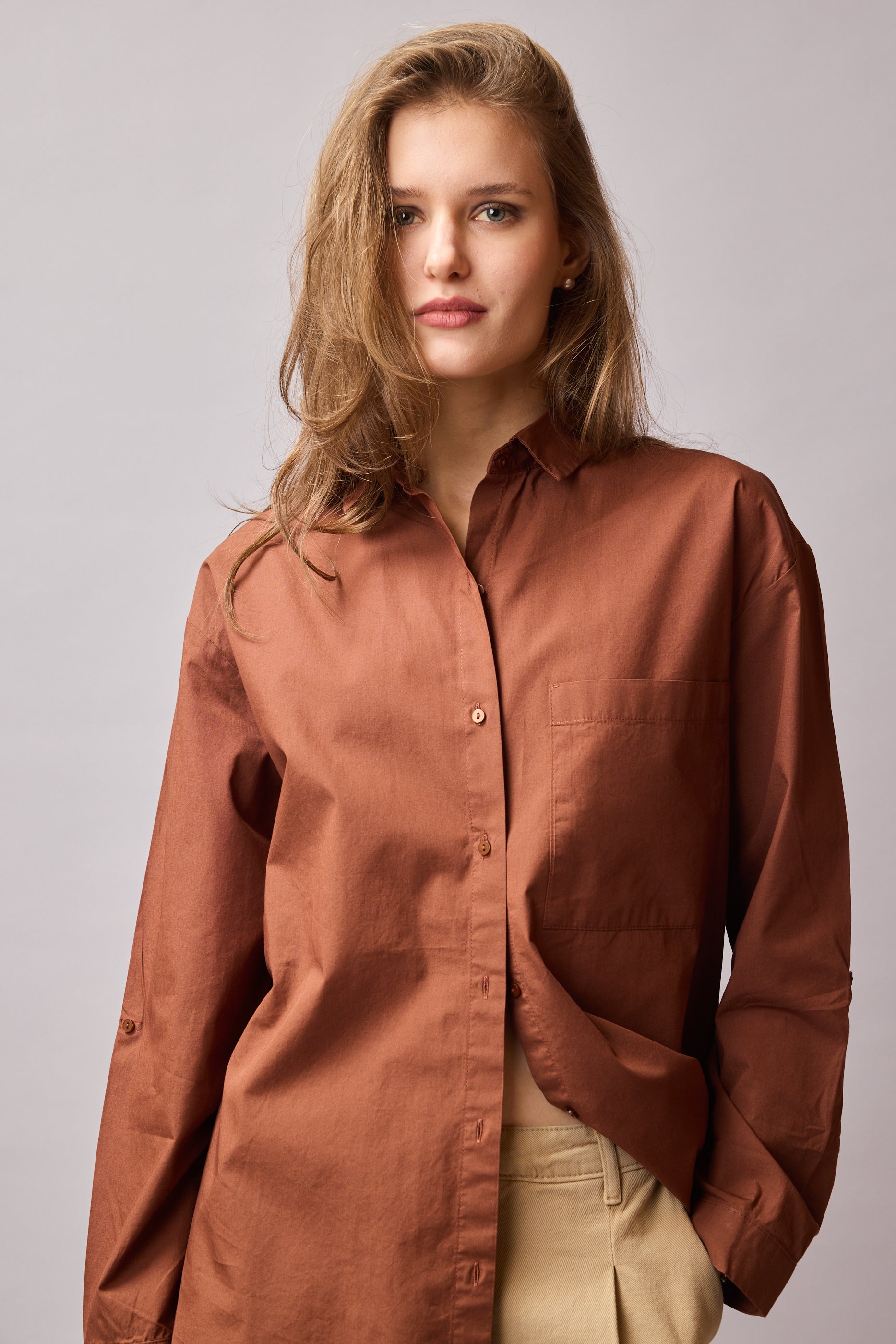 KLASIK YAKA OVERSIZE CEPLI GOMLEK KAHVE