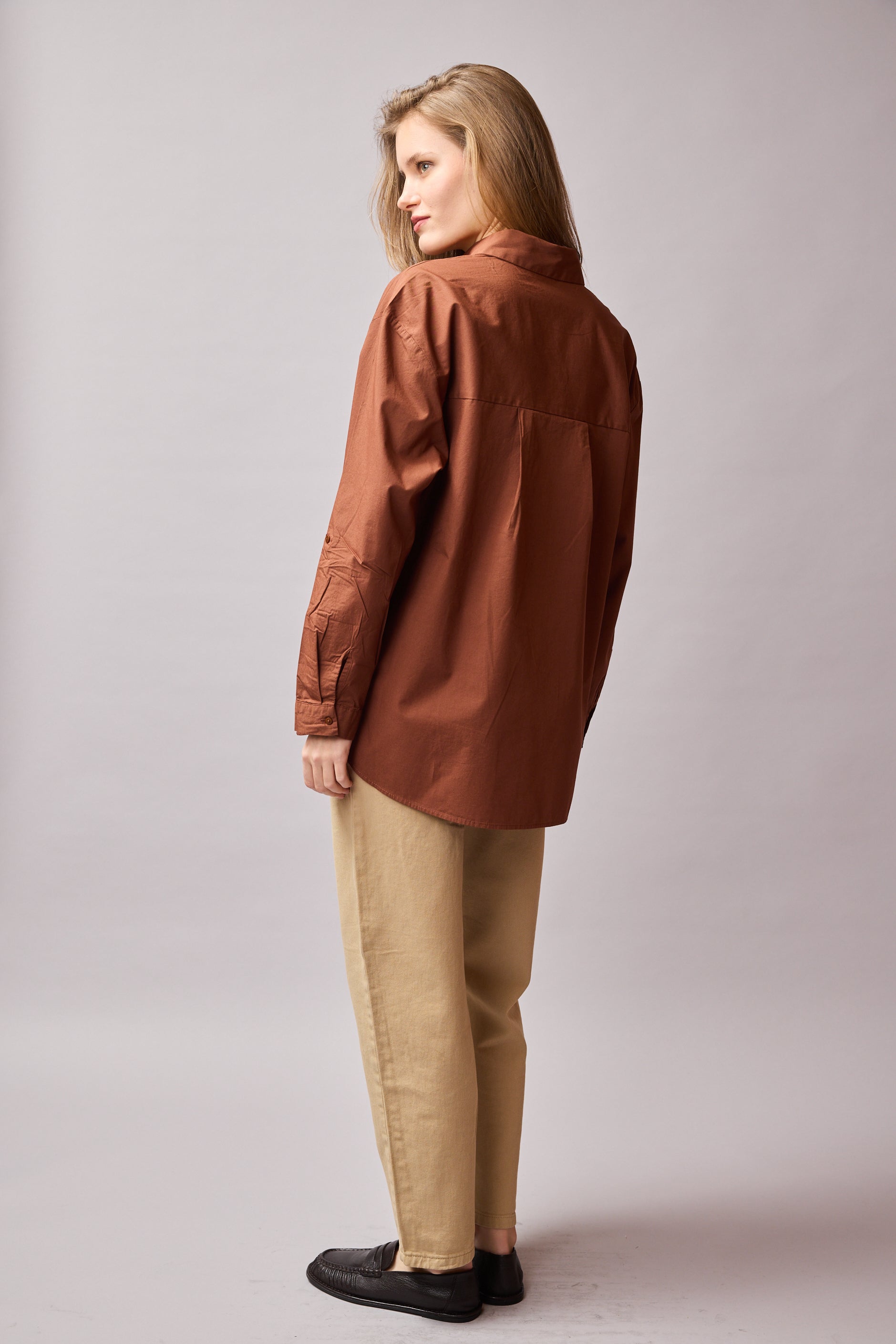KLASIK YAKA OVERSIZE CEPLI GOMLEK KAHVE