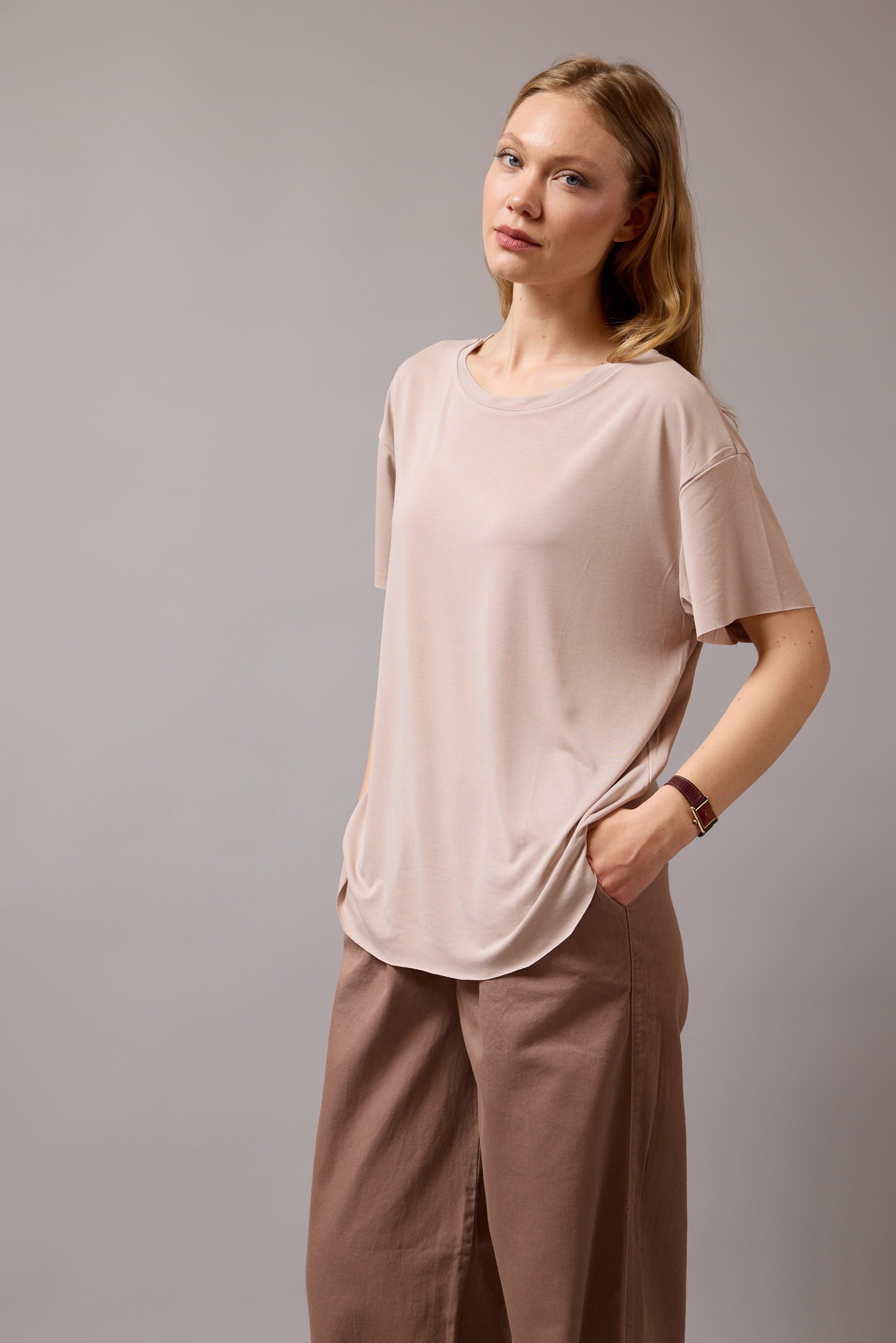 DOKUMLU MODAL KISA KOLLU T-SHIRT VIZON