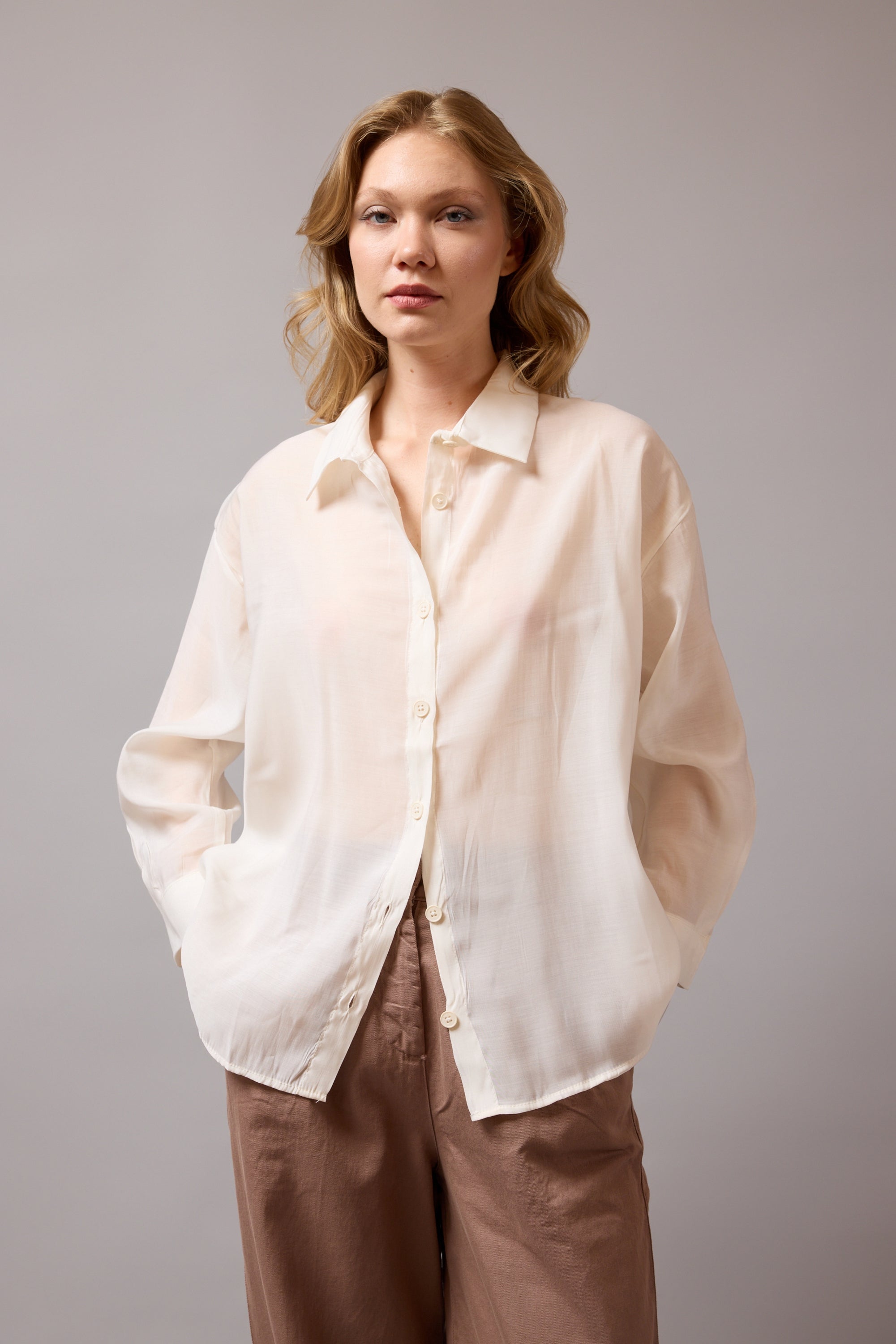 DOKUMLU TENSEL GOMLEK KREM