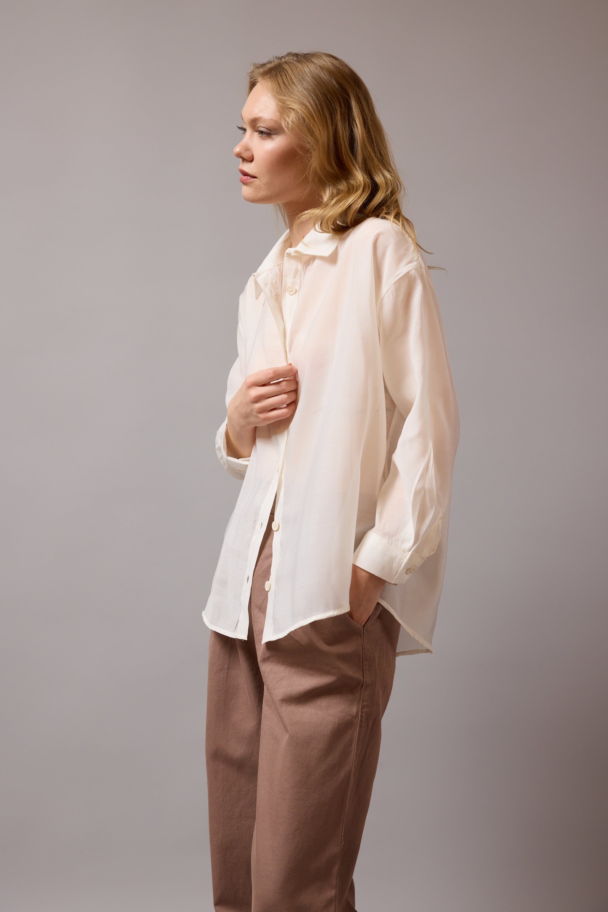 DOKUMLU TENSEL GOMLEK KREM