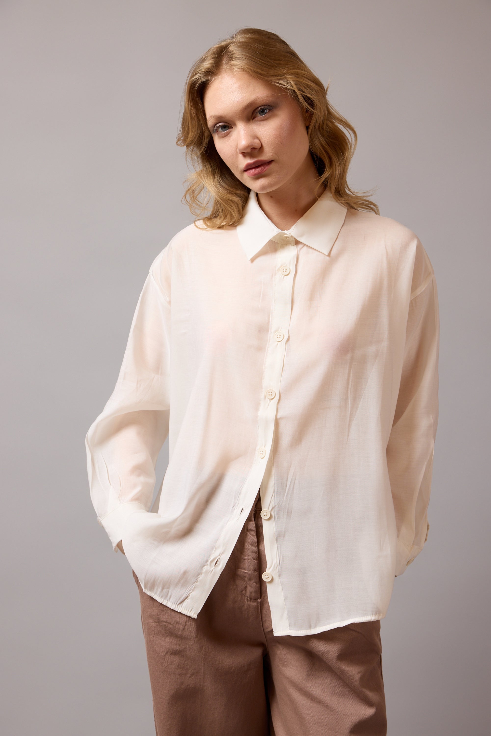 DOKUMLU TENSEL GOMLEK KREM