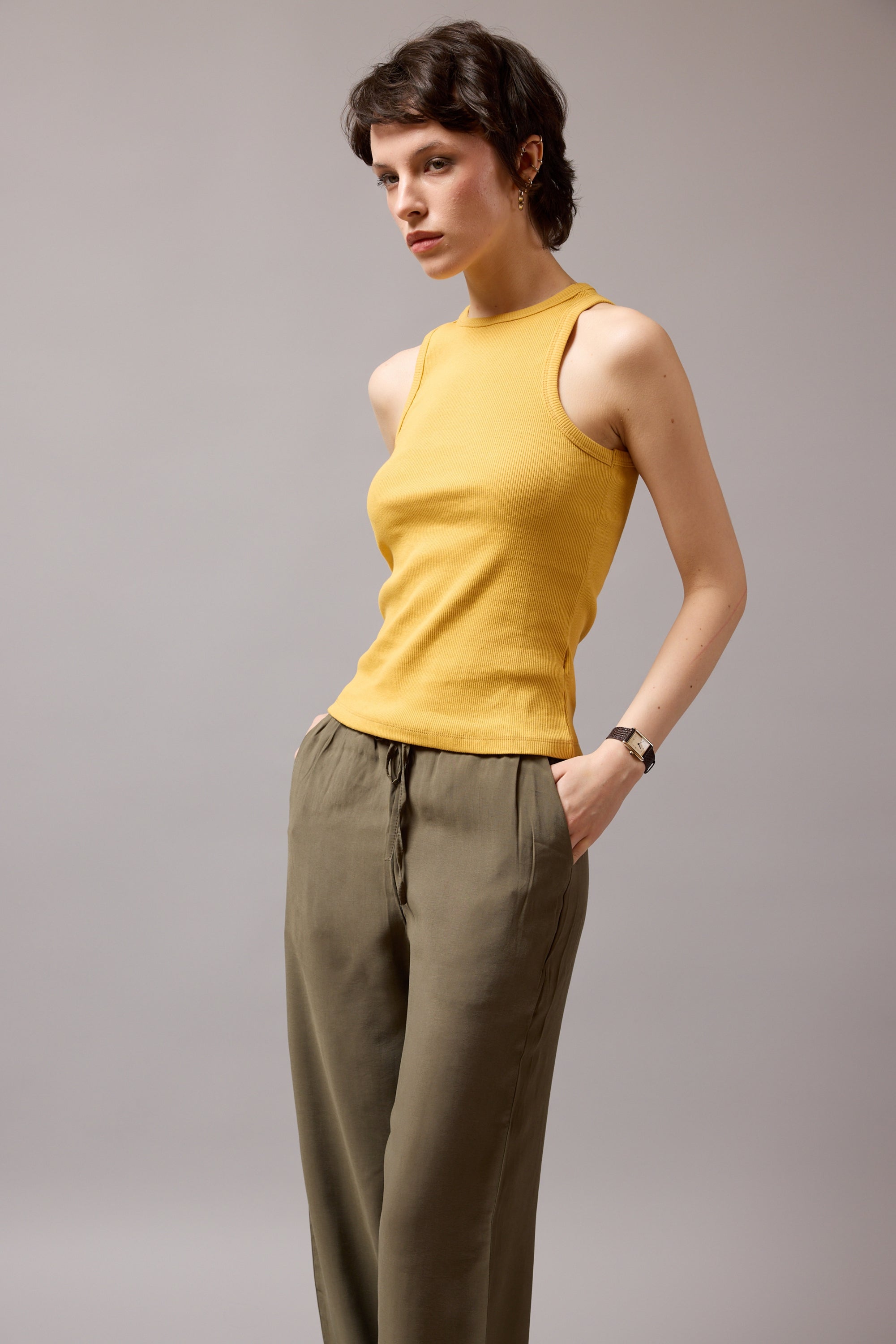 HALTER YAKA CROP TOP HARDAL