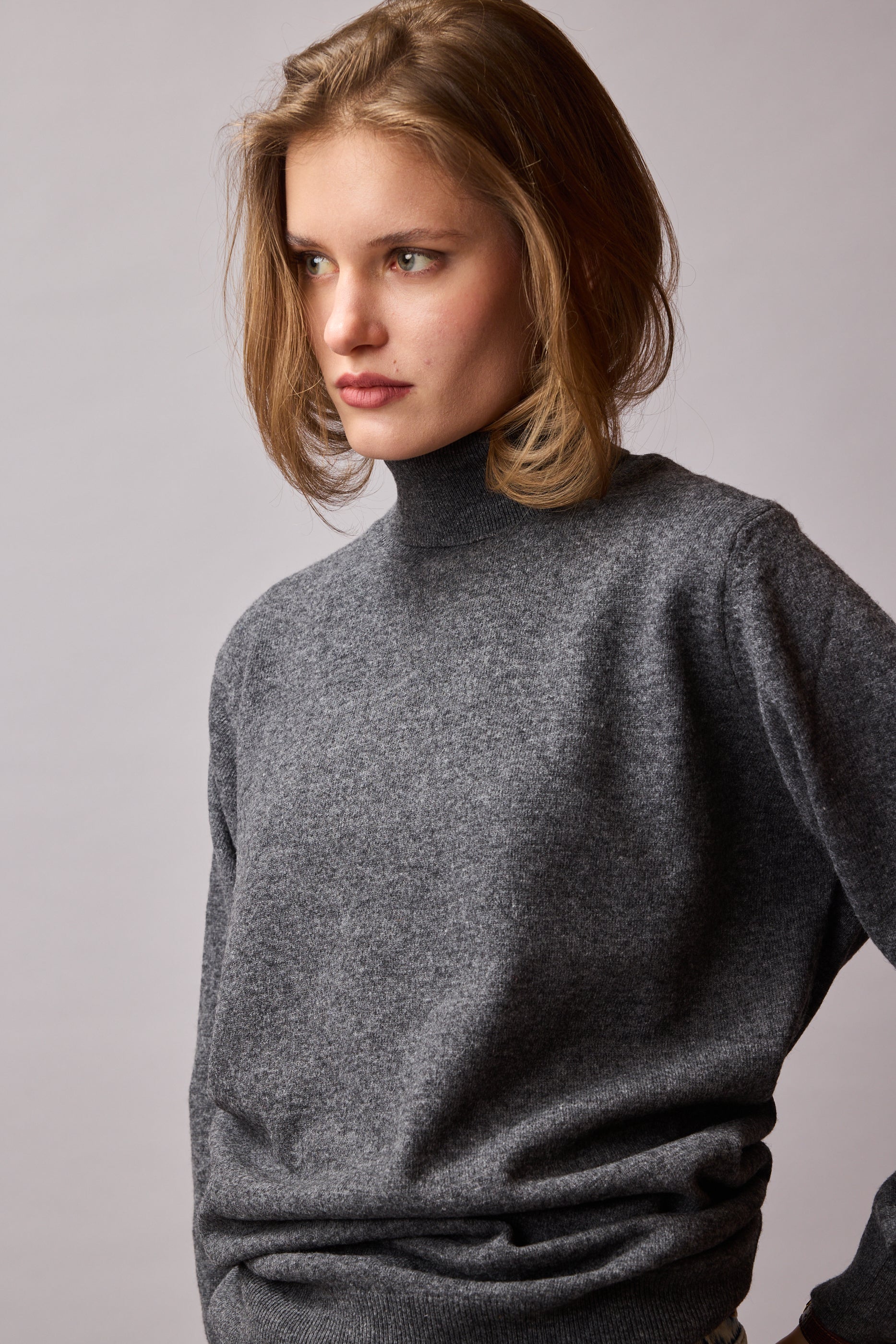 YUN YUKSEK YAKA UNISEX KAZAK FUME