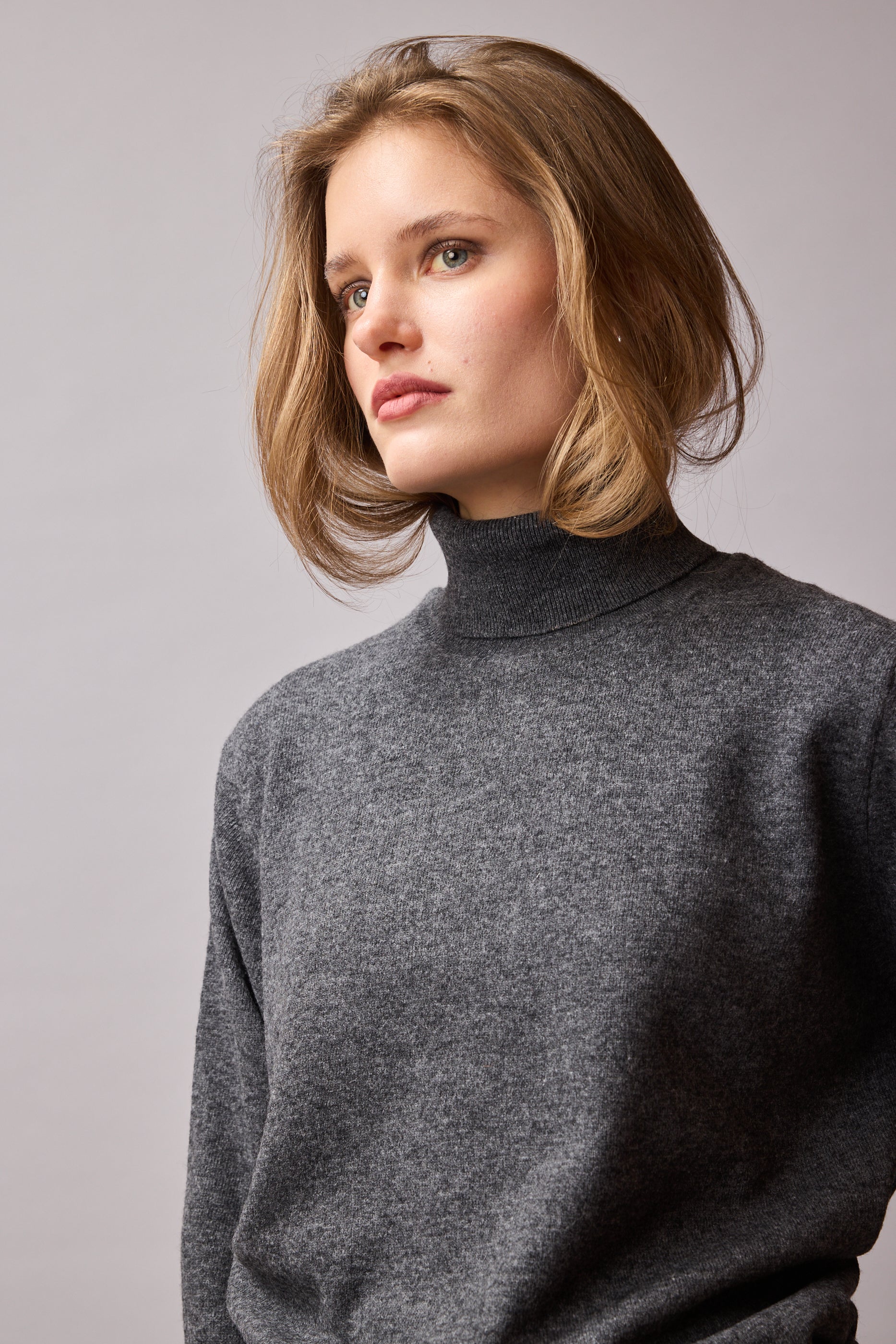 YUN YUKSEK YAKA UNISEX KAZAK FUME