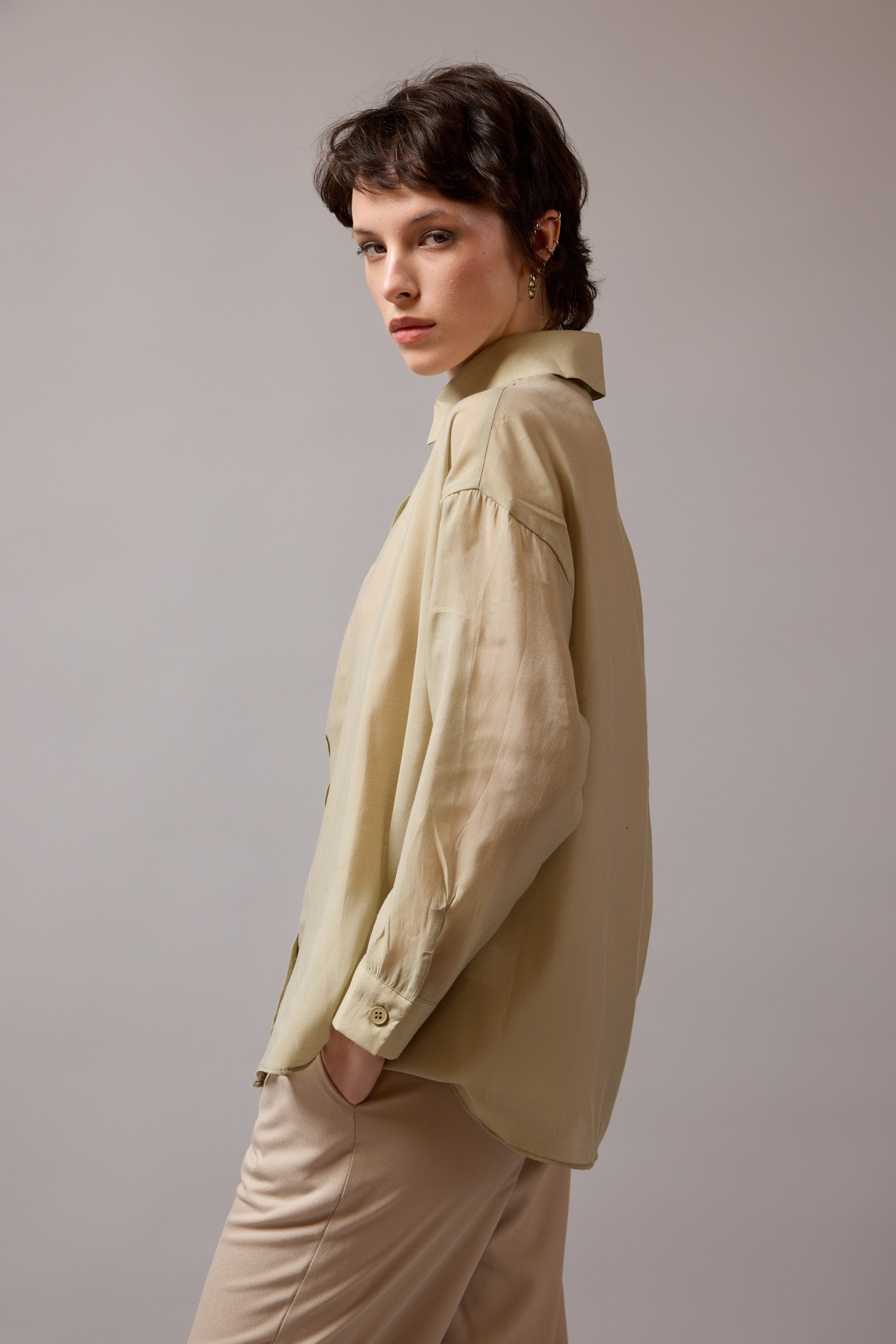 DOKUMLU TENSEL GOMLEK KUF YESIL