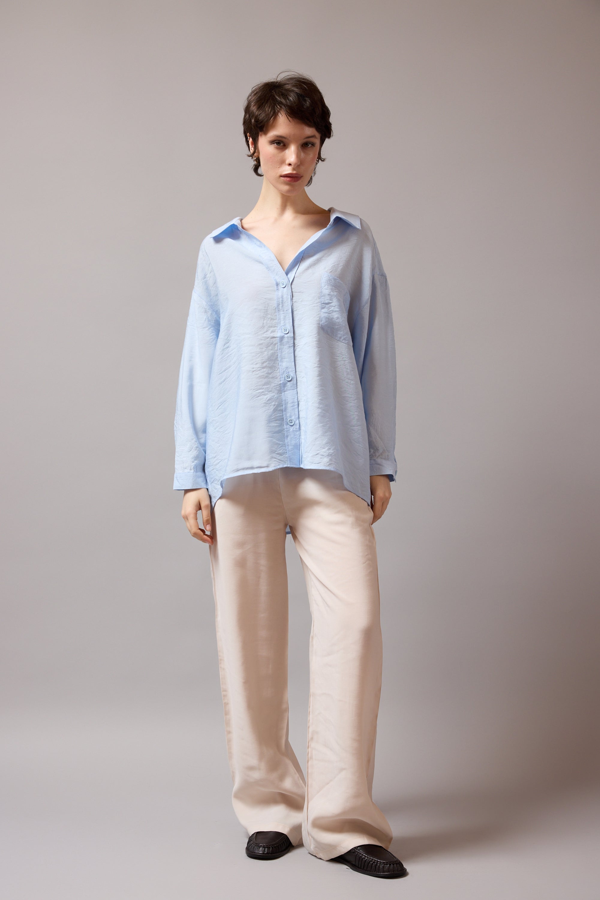 DOKUMLU CEPLI TENSEL GOMLEK MAVI