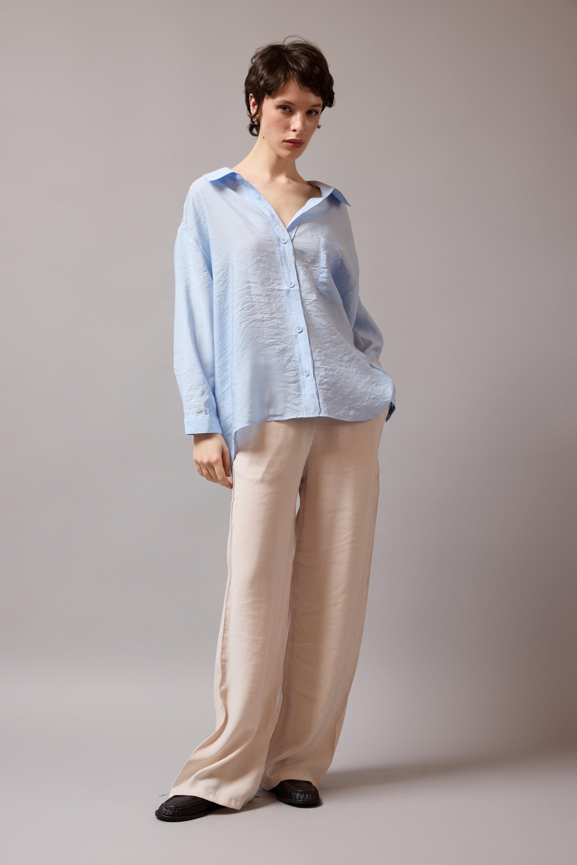 DOKUMLU CEPLI TENSEL GOMLEK MAVI