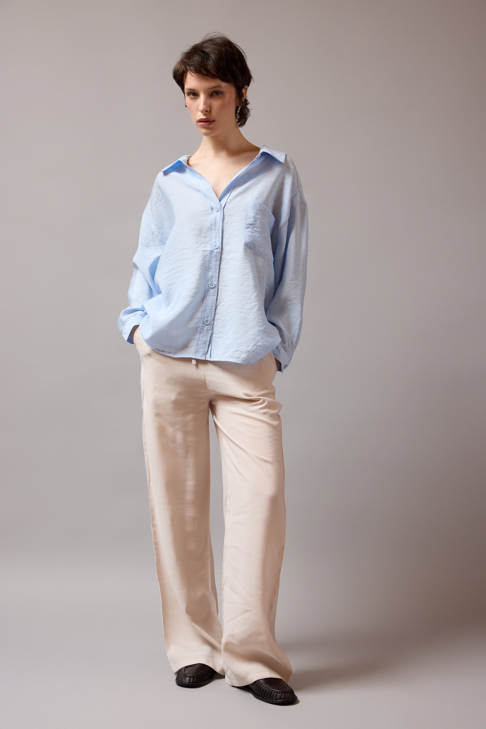 DOKUMLU CEPLI TENSEL GOMLEK MAVI