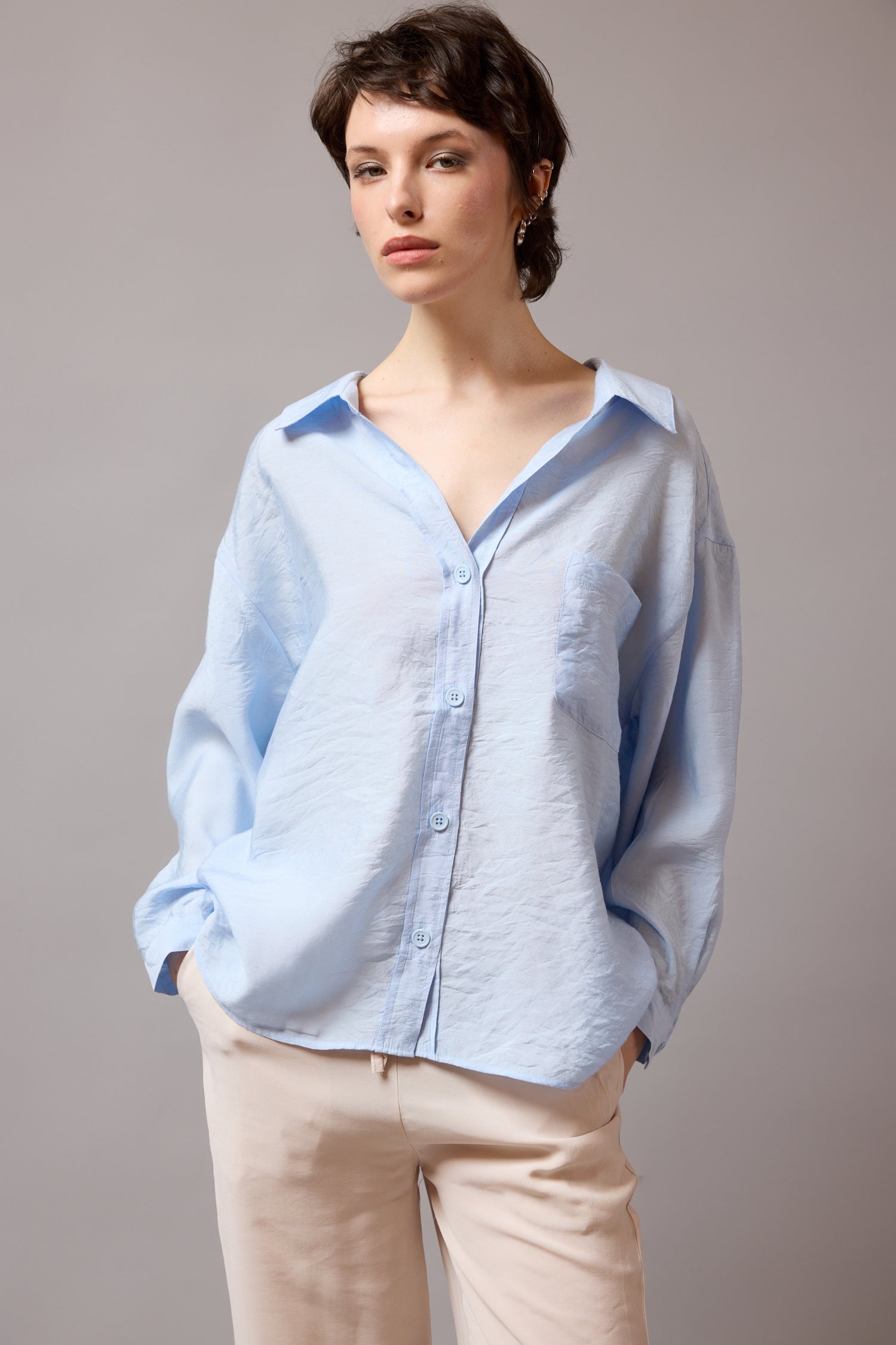 DOKUMLU CEPLI TENSEL GOMLEK MAVI