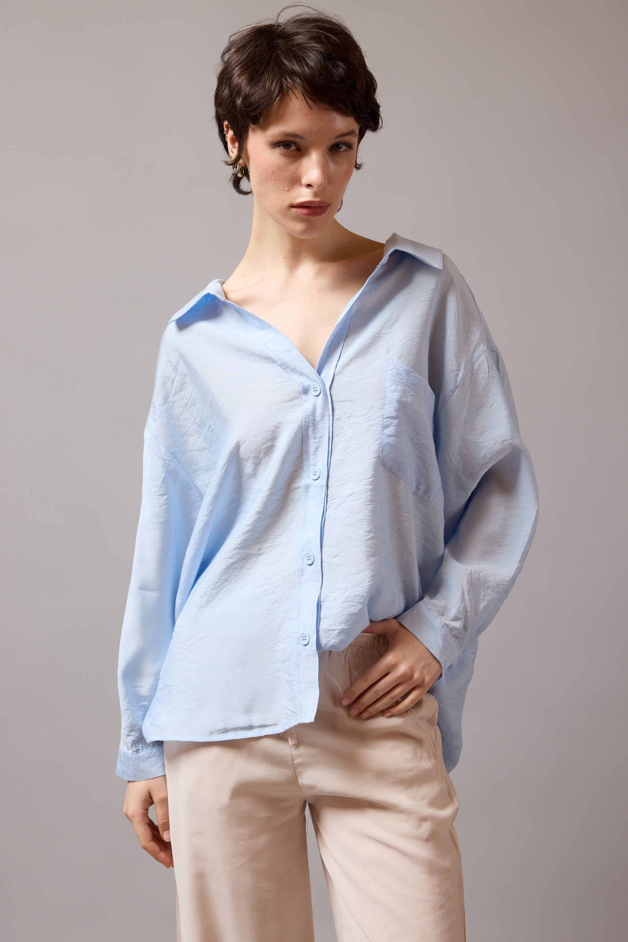 DOKUMLU CEPLI TENSEL GOMLEK MAVI