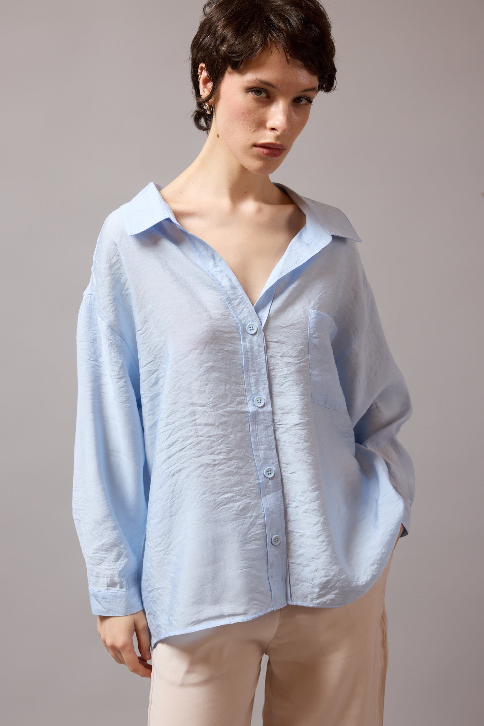 DOKUMLU CEPLI TENSEL GOMLEK MAVI