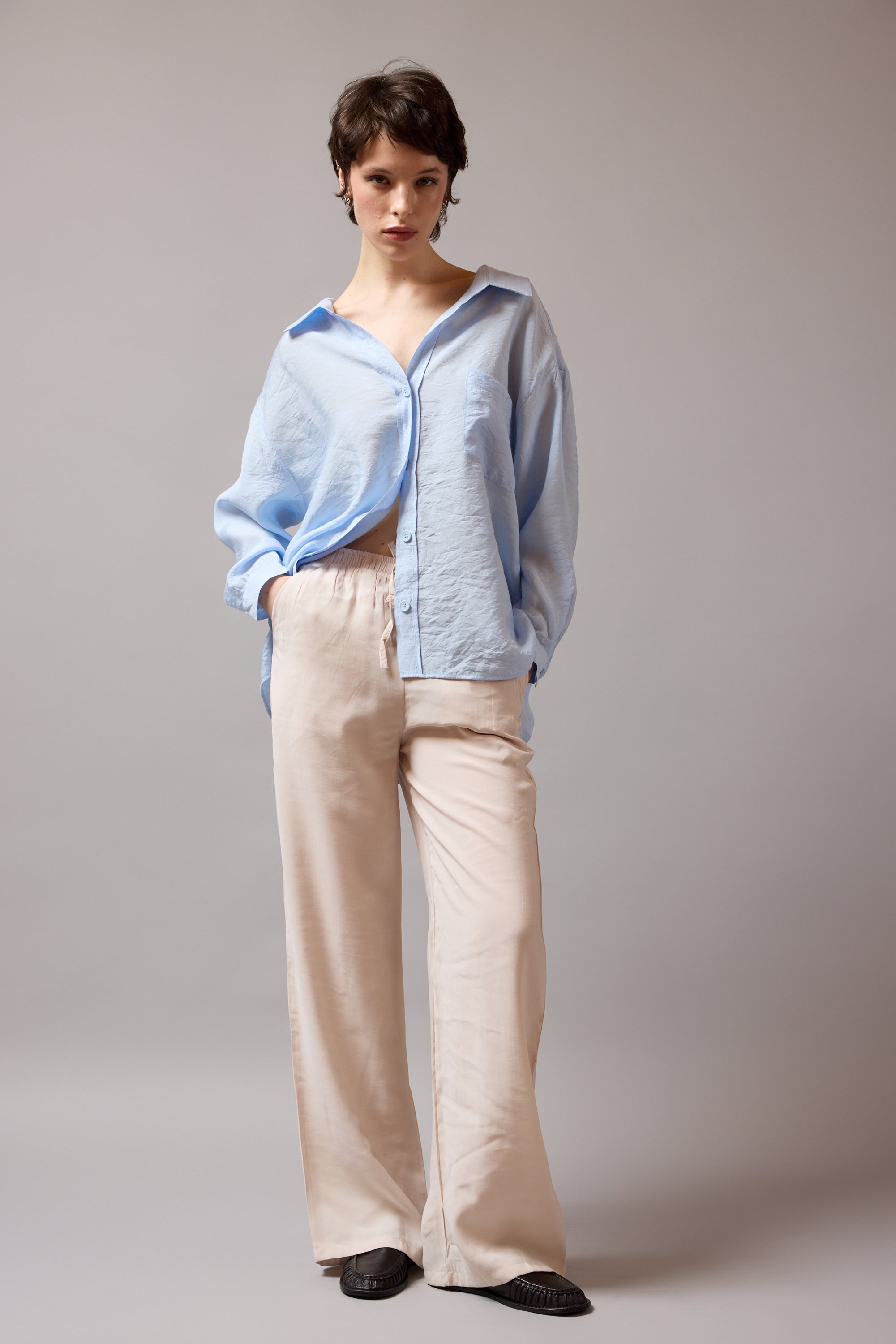 DOKUMLU CEPLI TENSEL GOMLEK MAVI