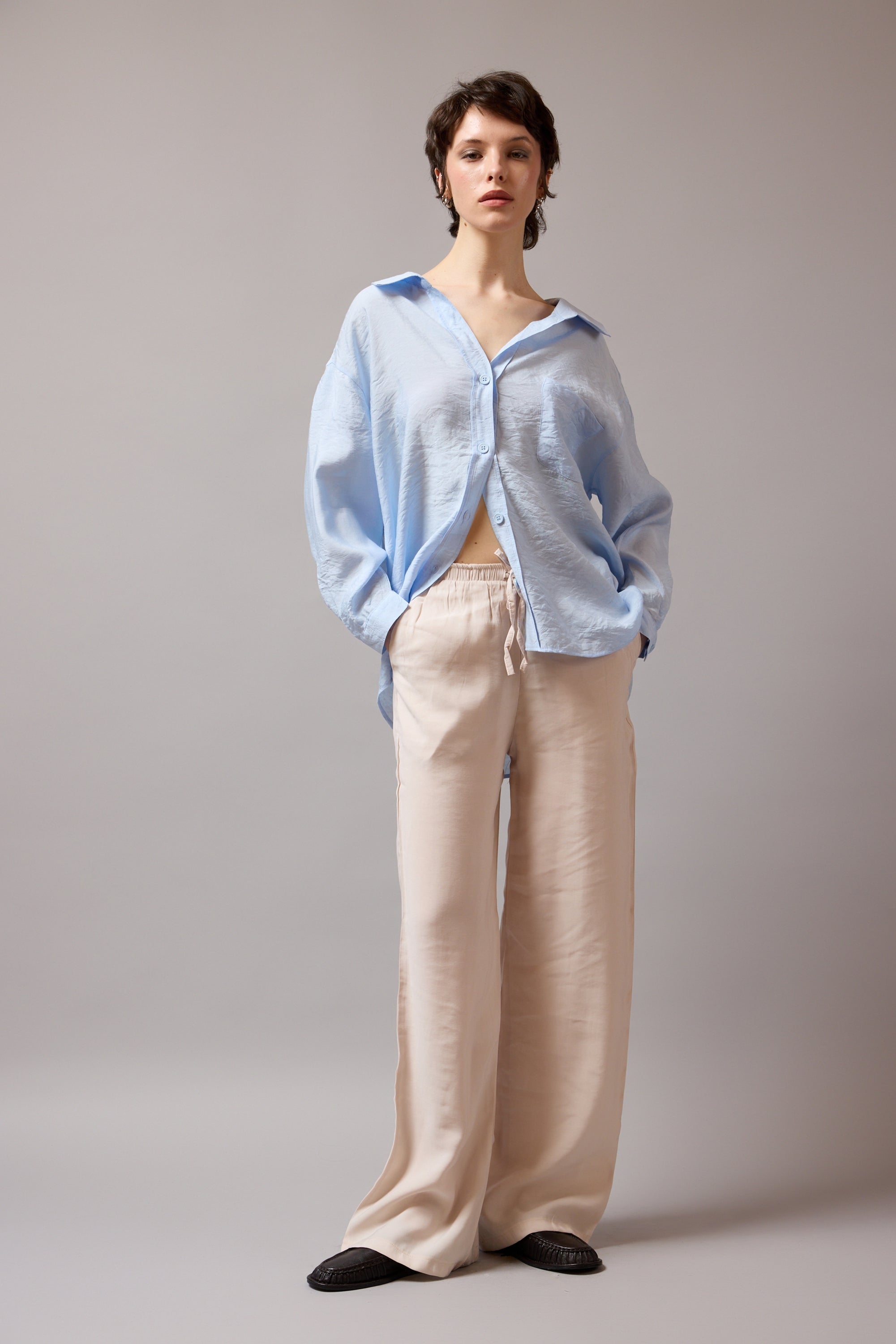 DOKUMLU CEPLI TENSEL GOMLEK MAVI