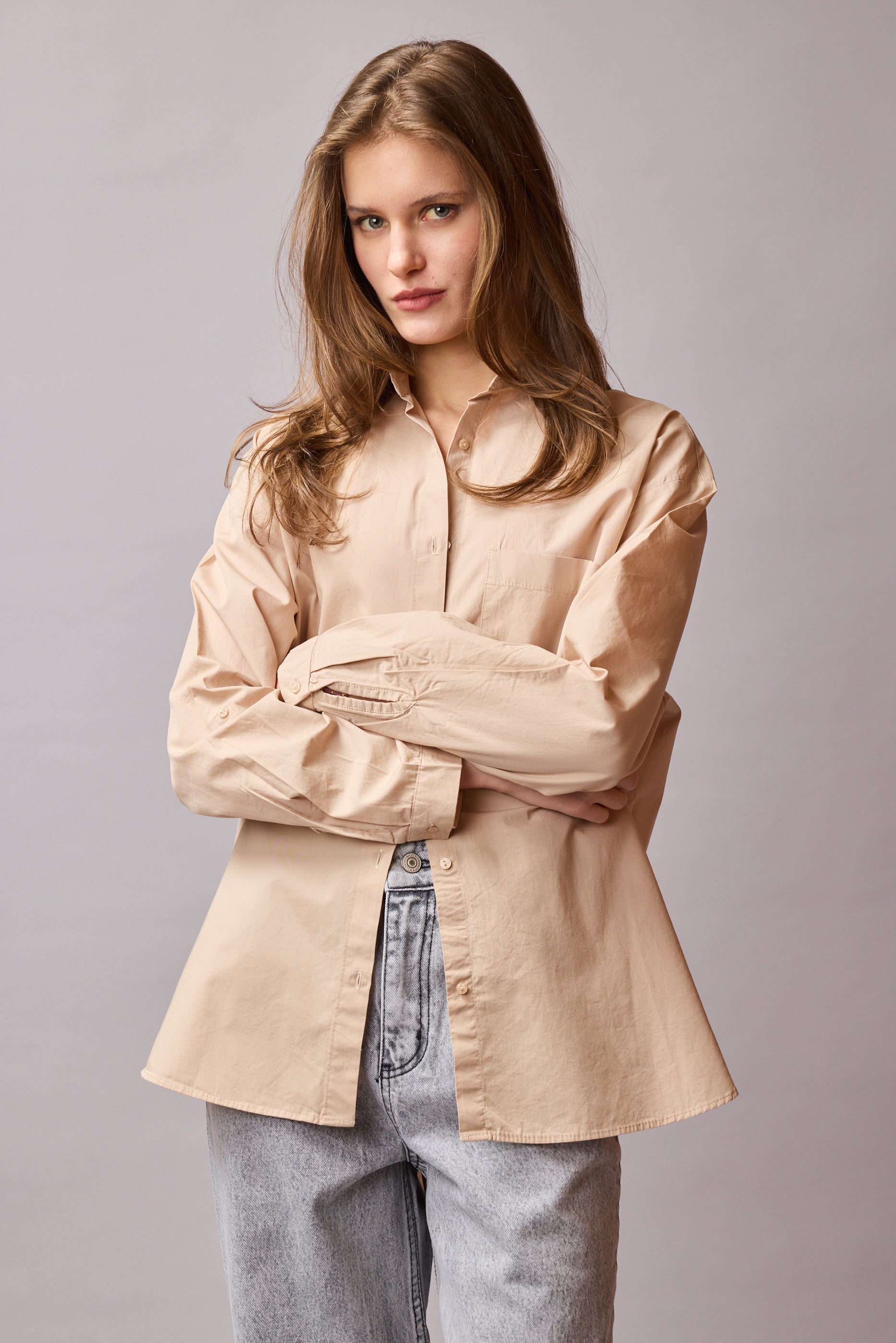 KLASIK YAKA OVERSIZE CEPLI GOMLEK BEJ