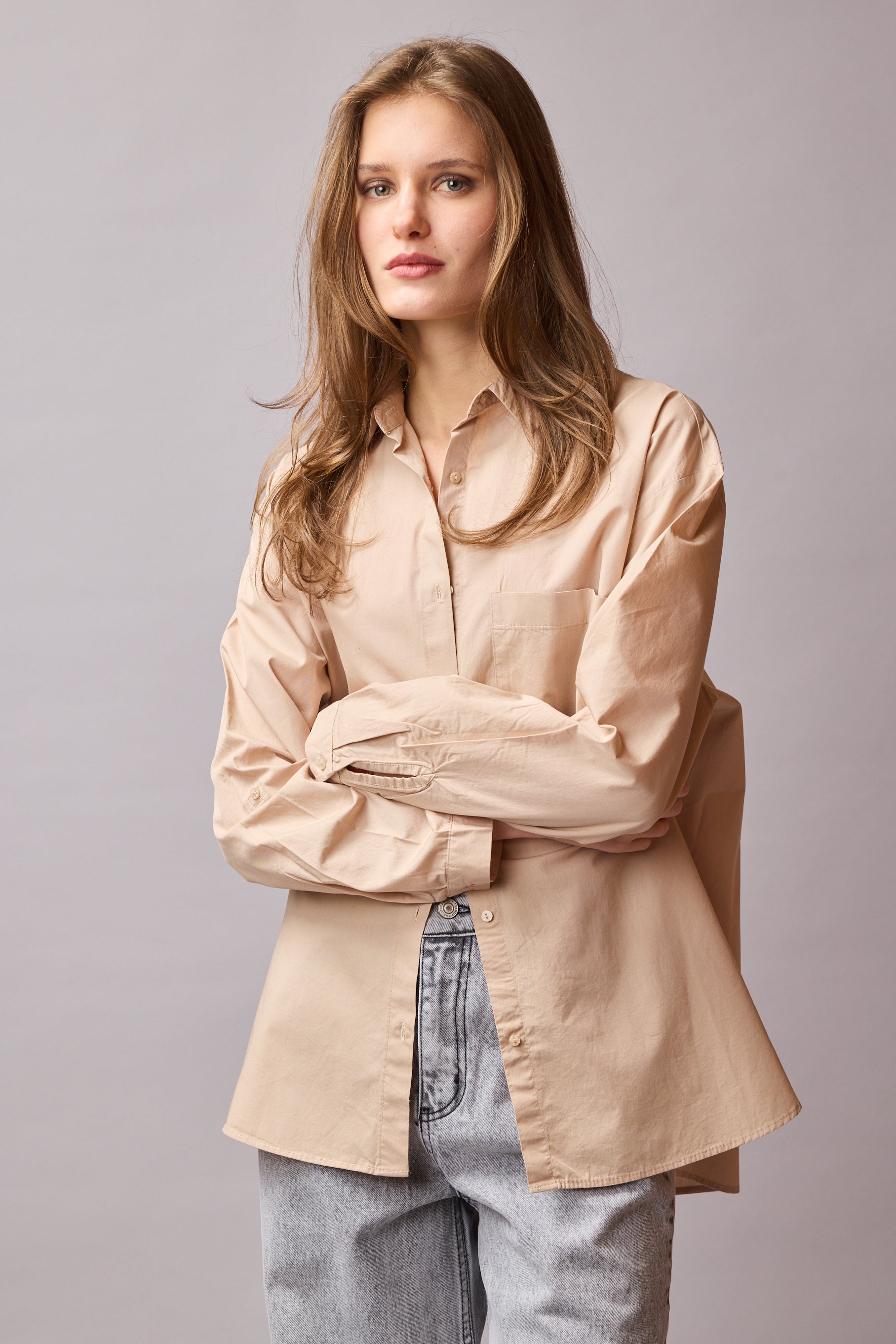 KLASIK YAKA OVERSIZE CEPLI GOMLEK BEJ