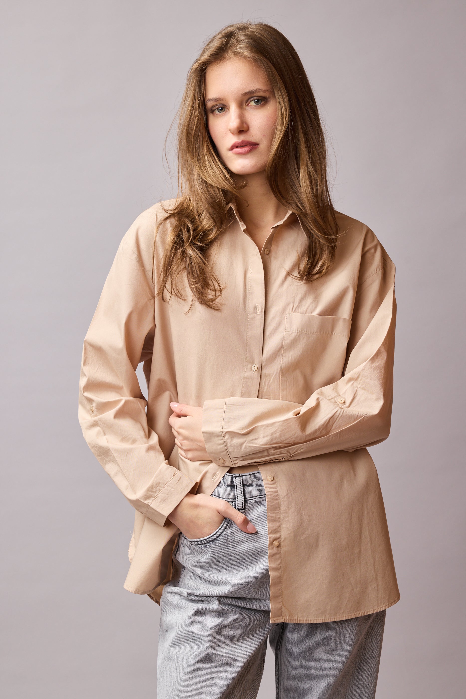 KLASIK YAKA OVERSIZE CEPLI GOMLEK BEJ