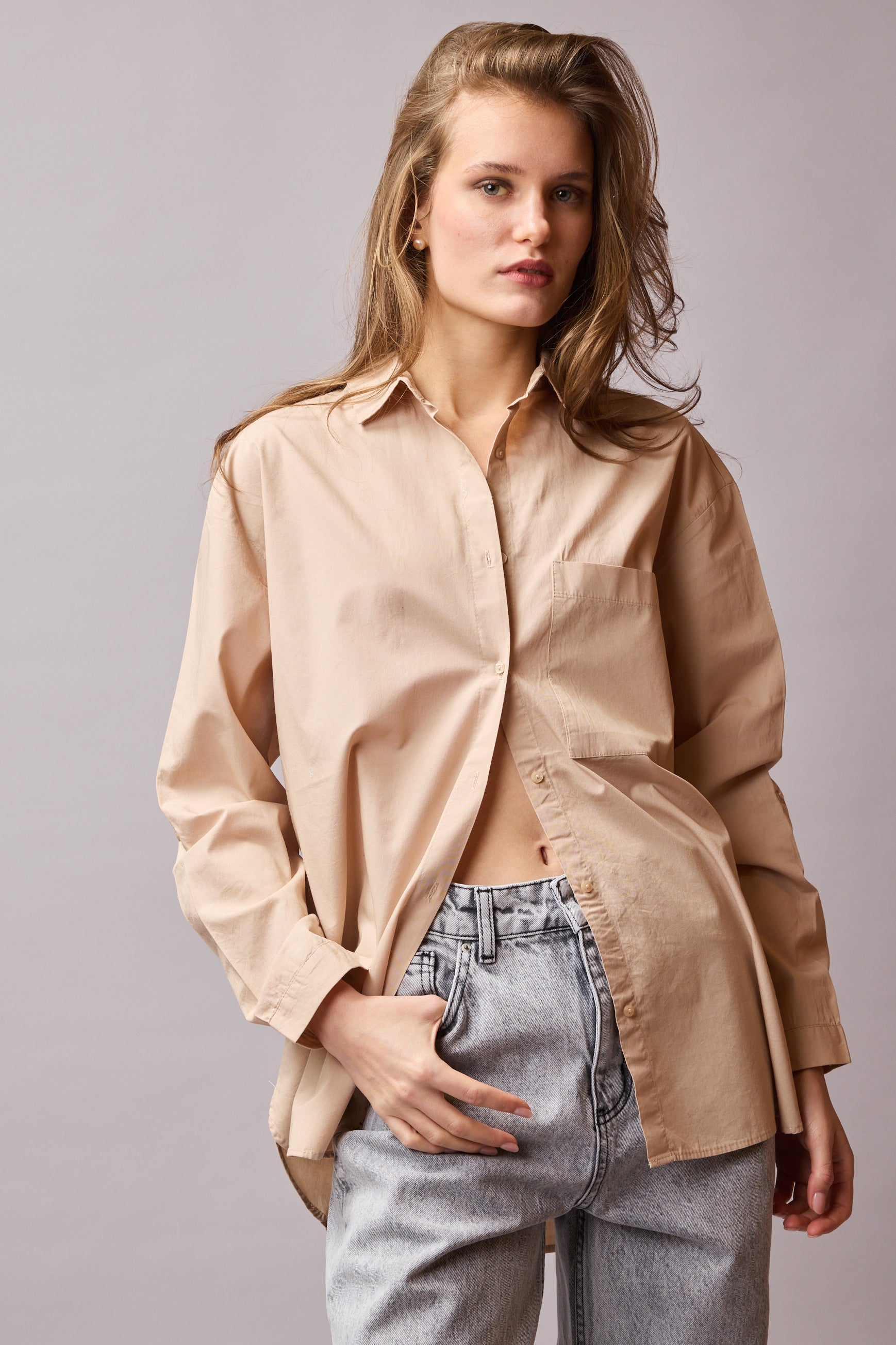 KLASIK YAKA OVERSIZE CEPLI GOMLEK BEJ