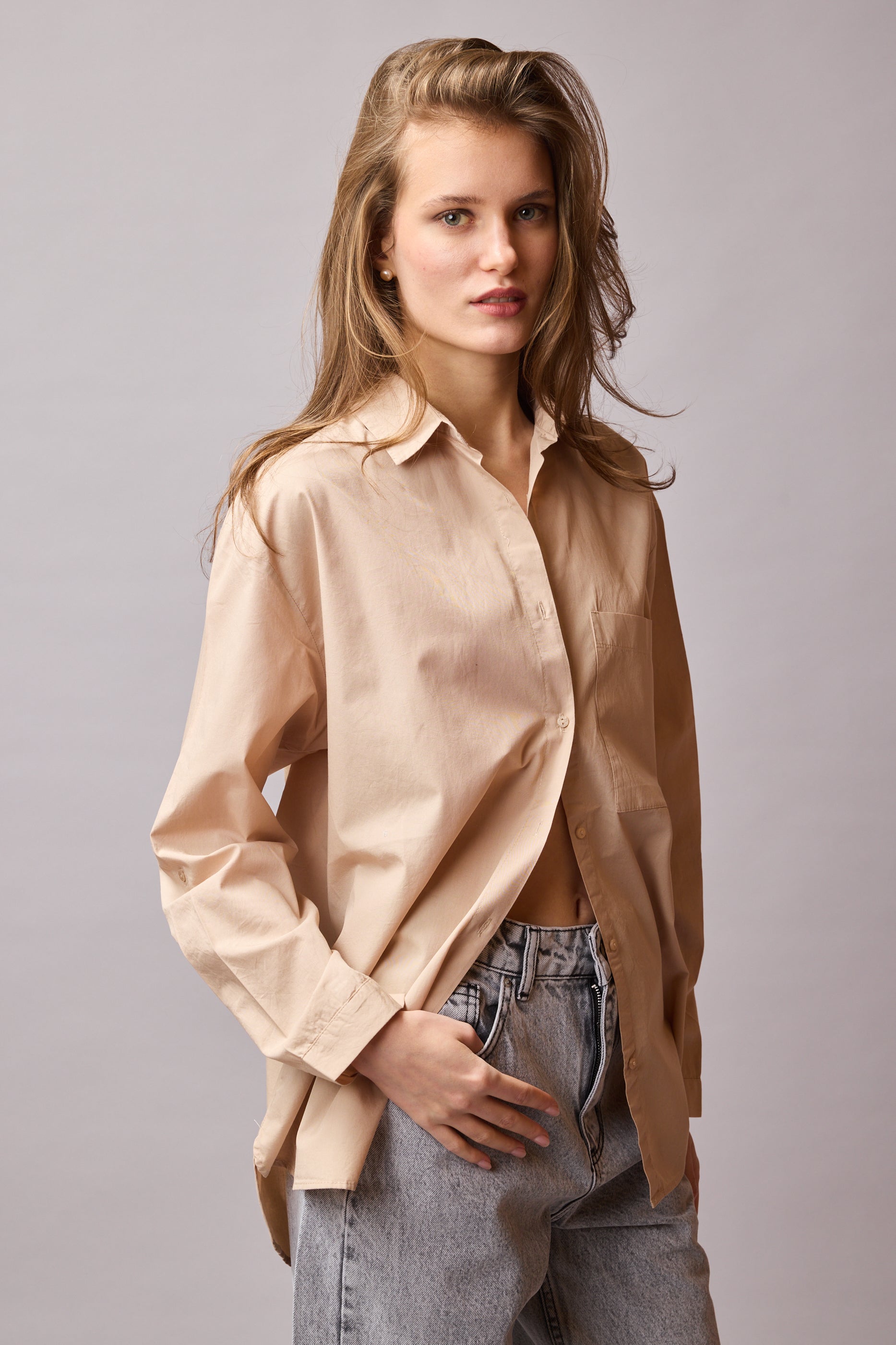 KLASIK YAKA OVERSIZE CEPLI GOMLEK BEJ