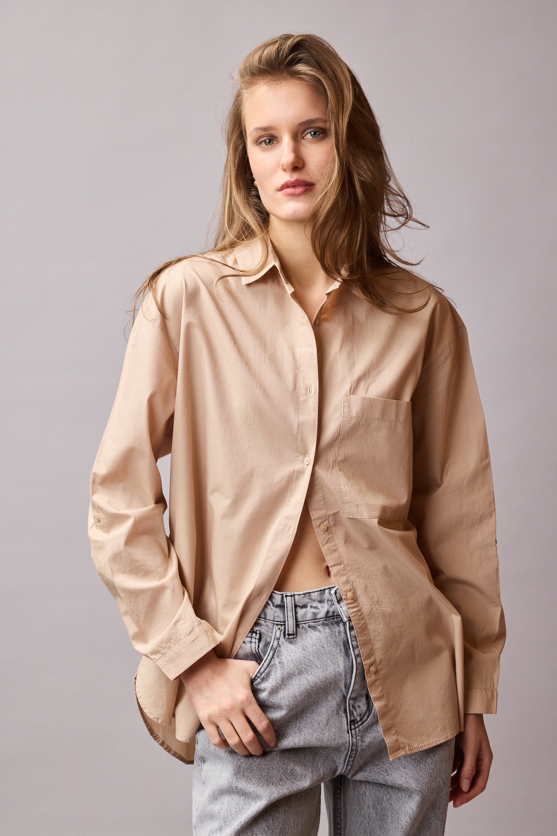 KLASIK YAKA OVERSIZE CEPLI GOMLEK BEJ