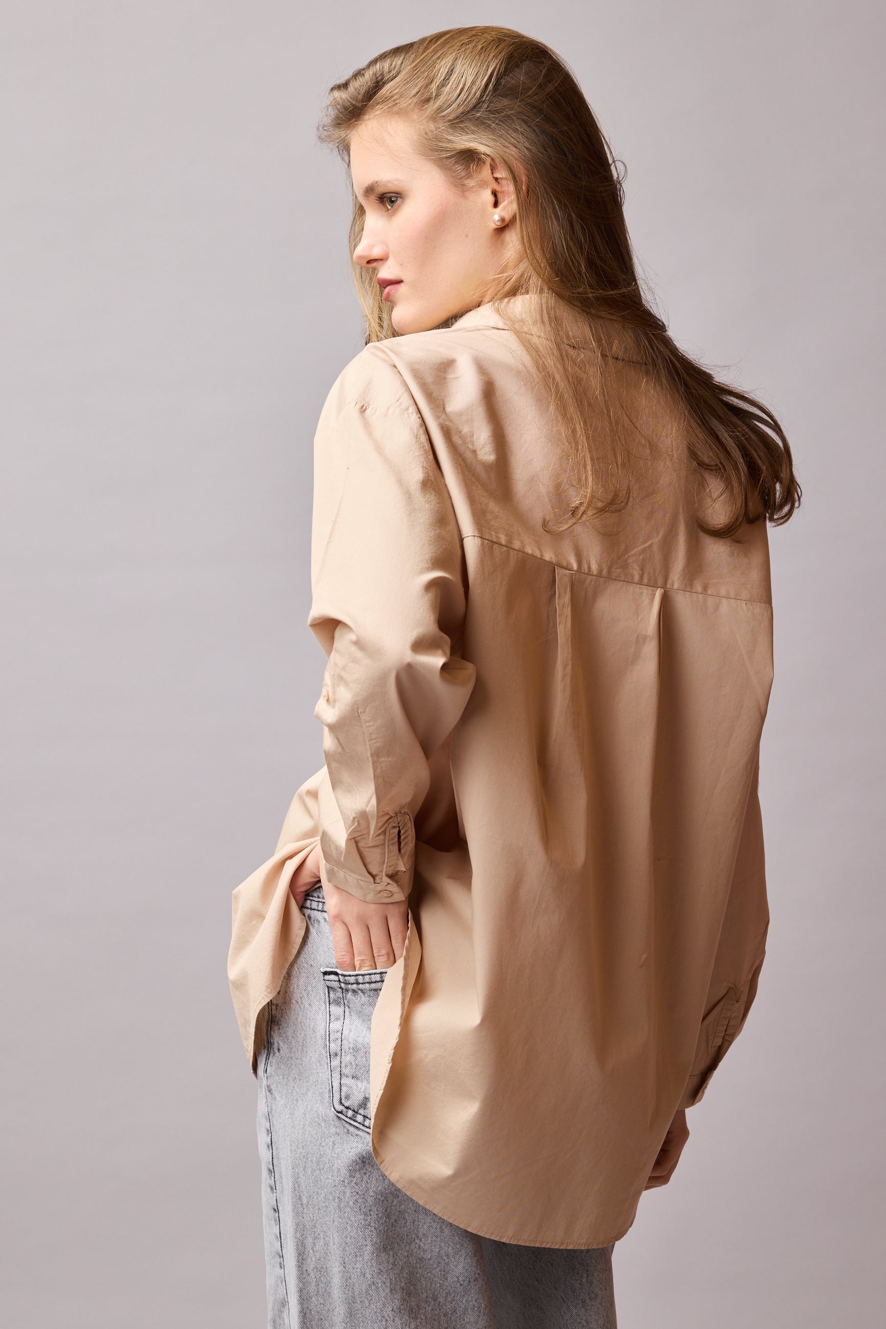 KLASIK YAKA OVERSIZE CEPLI GOMLEK BEJ