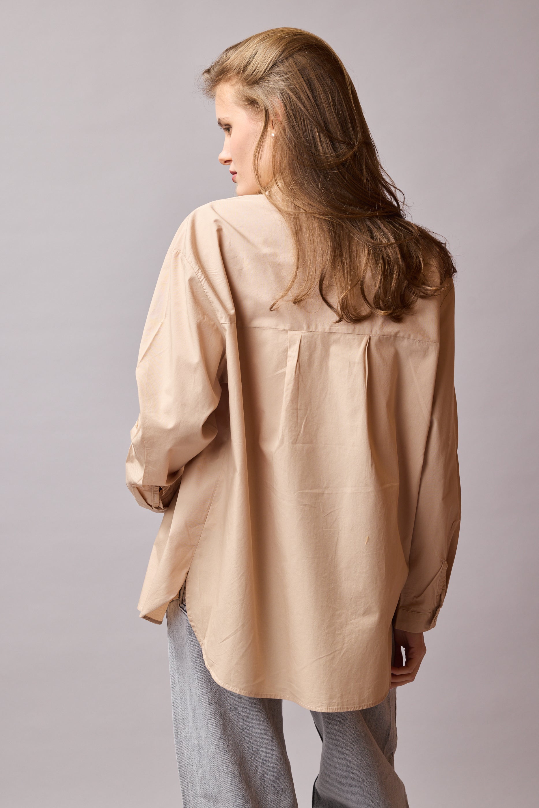 KLASIK YAKA OVERSIZE CEPLI GOMLEK BEJ