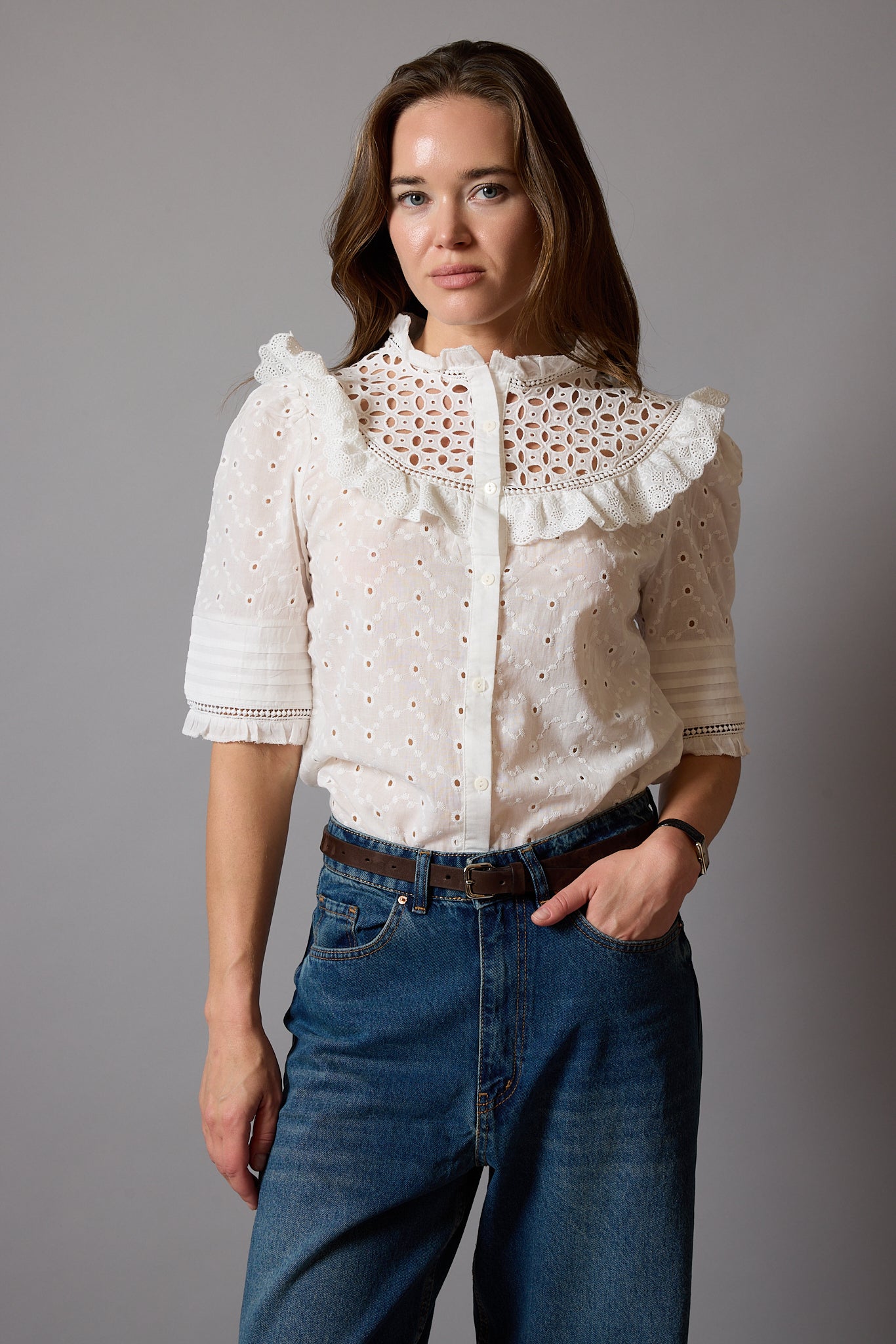 ANNA KARINA NAKISLI DELIK ISI GOMLEK