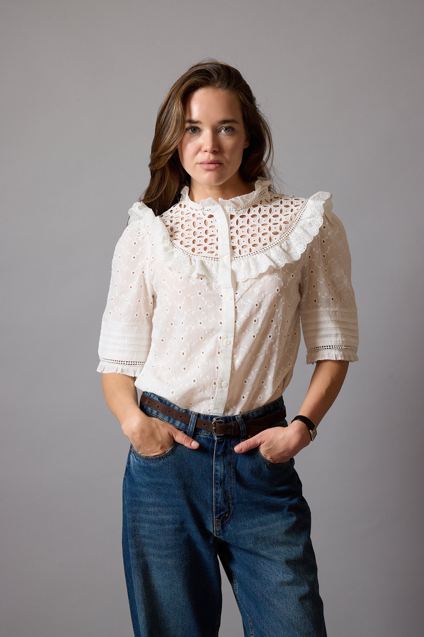 ANNA KARINA NAKISLI DELIK ISI GOMLEK