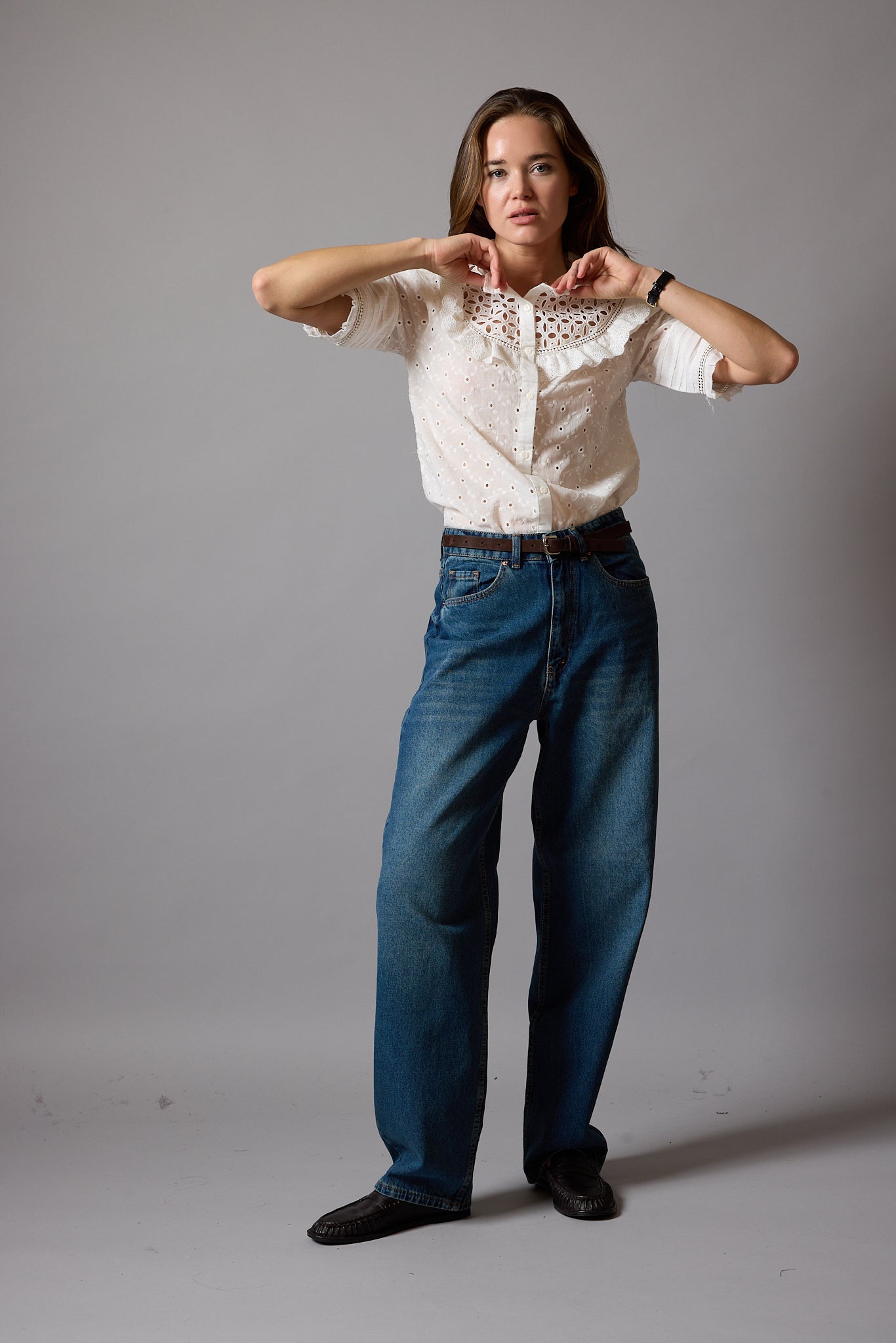 ANNA KARINA NAKISLI DELIK ISI GOMLEK