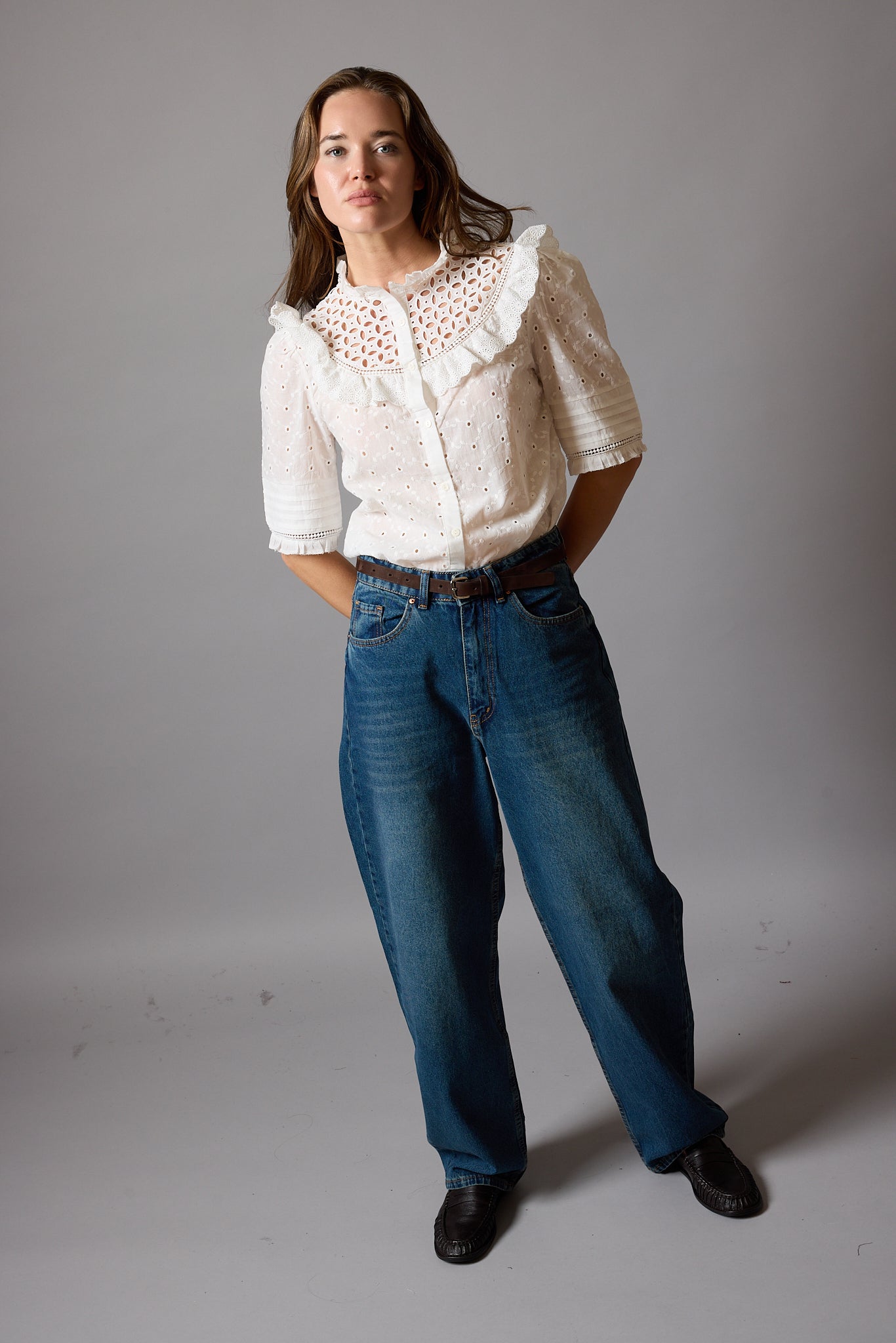 ANNA KARINA NAKISLI DELIK ISI GOMLEK