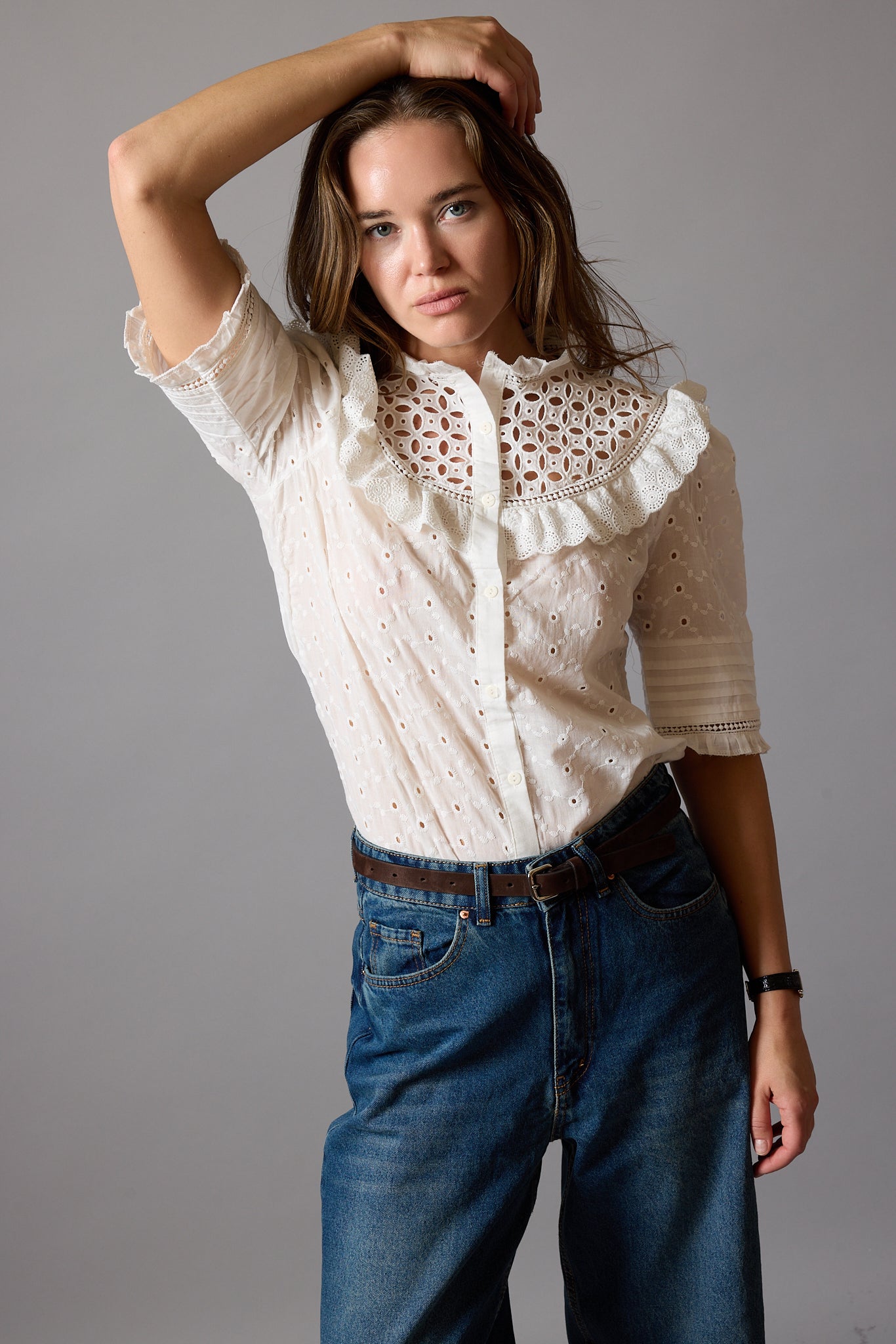 ANNA KARINA NAKISLI DELIK ISI GOMLEK