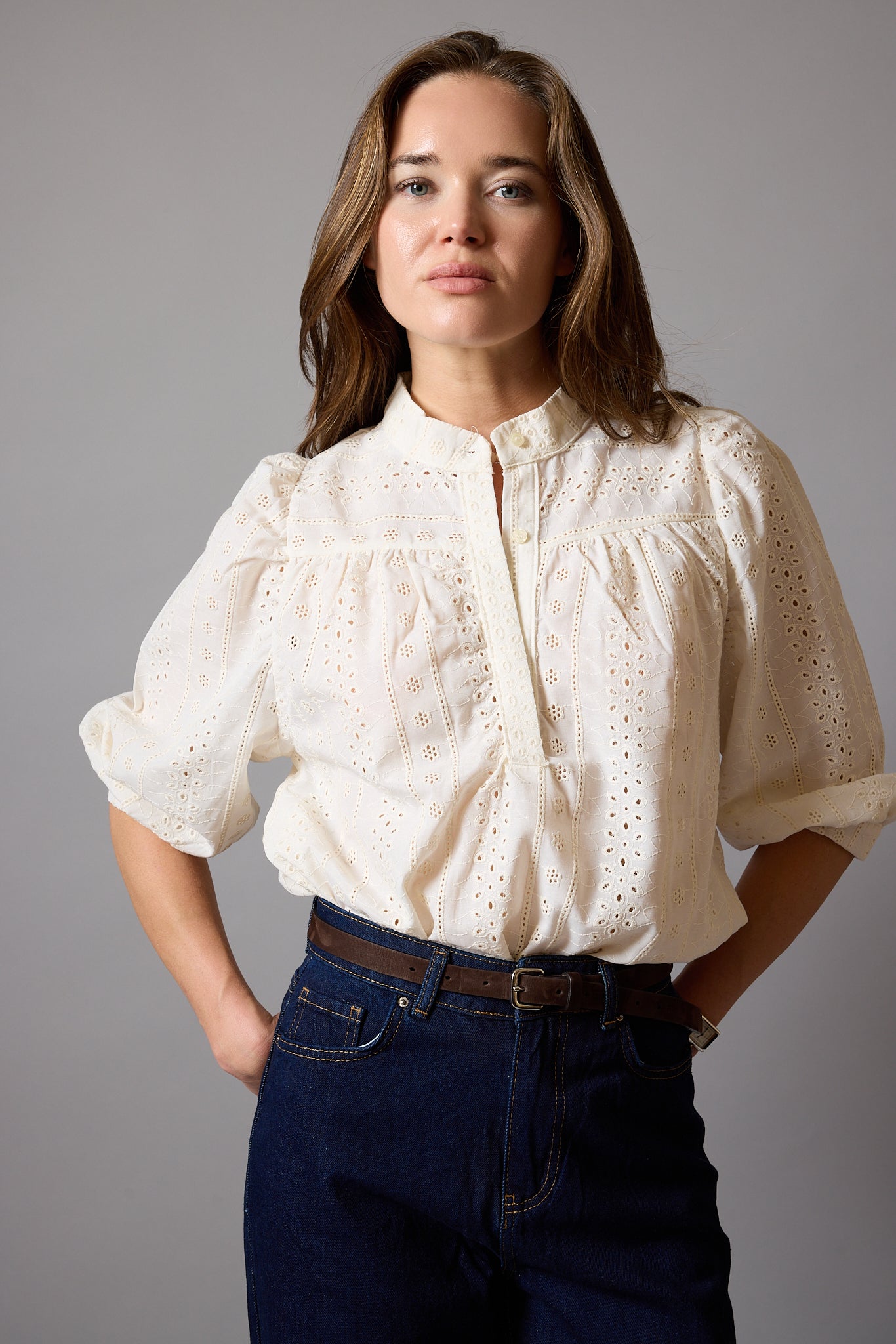 JANE HAKİM YAKA DELİK İŞİ BLUZ