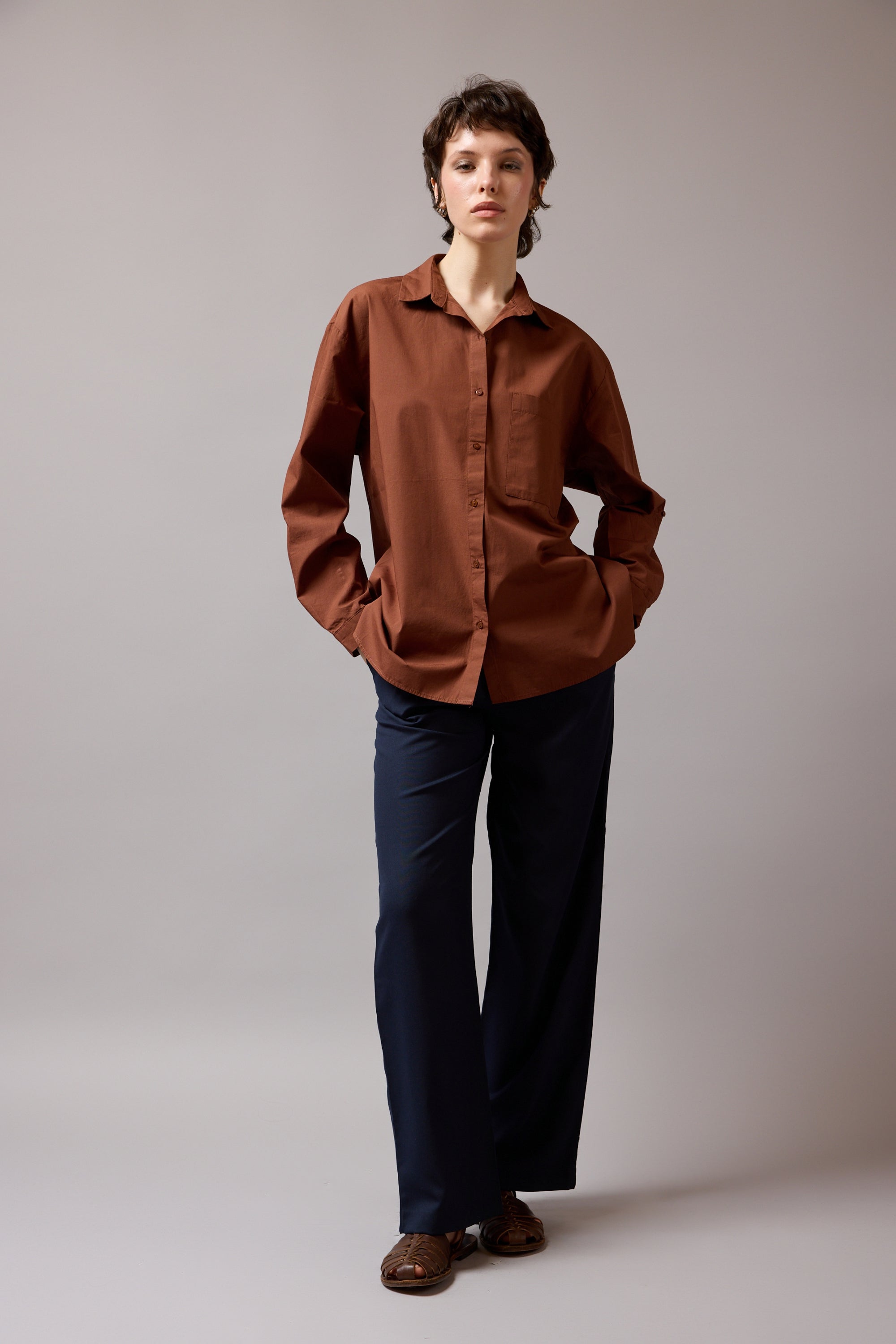 KLASIK YAKA OVERSIZE CEPLI GOMLEK KAHVE