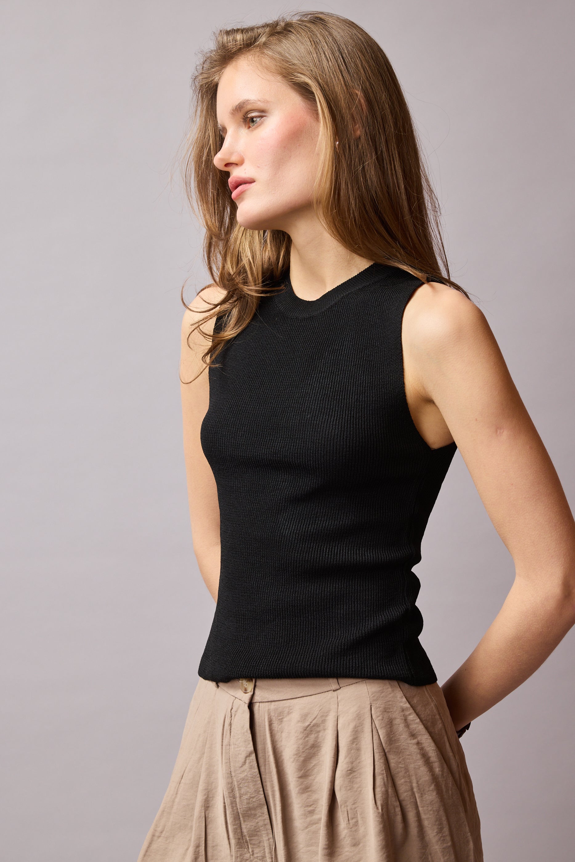 SLEEVELESS WOVEN KNITWEAR BLACK