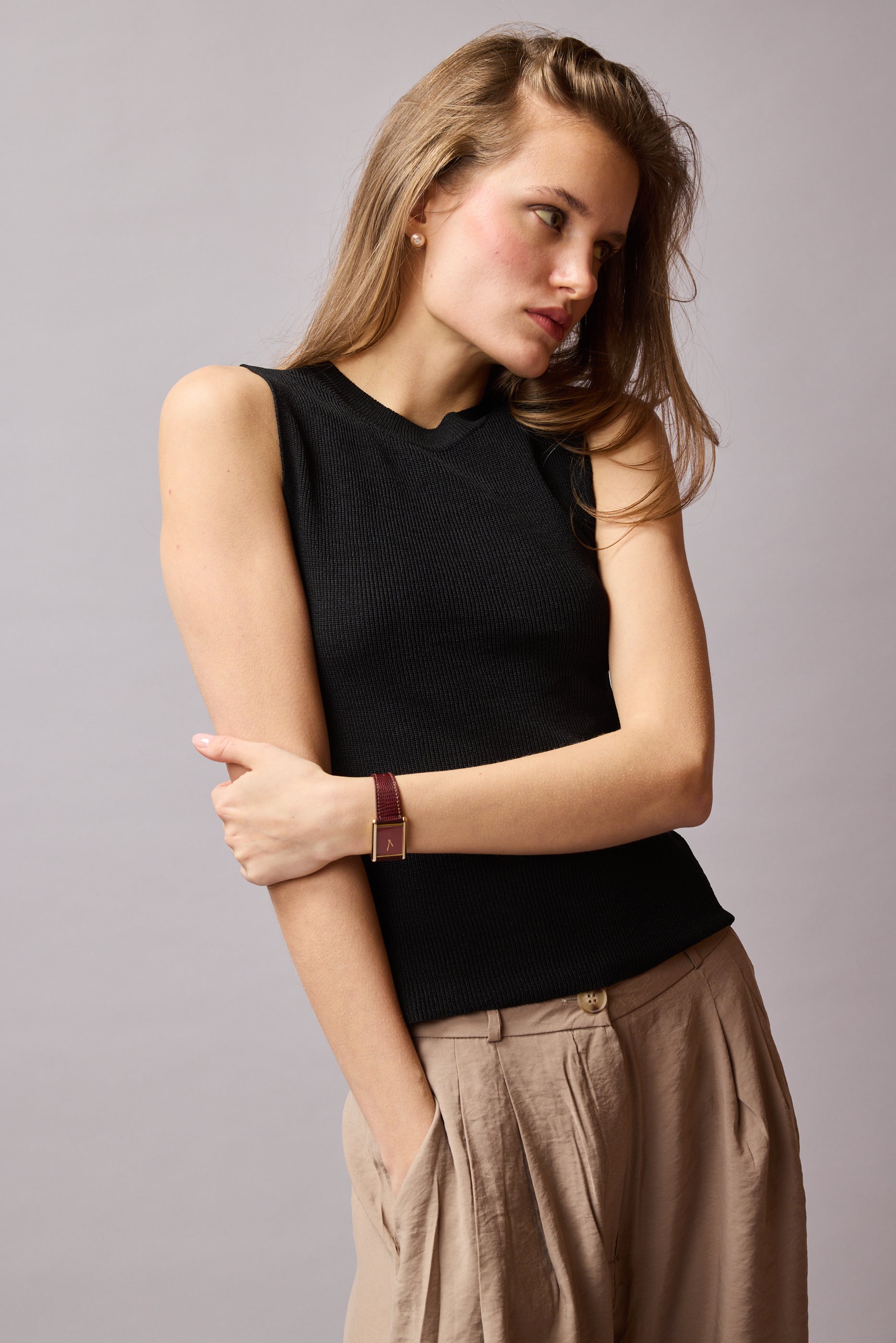SLEEVELESS WOVEN KNITWEAR BLACK