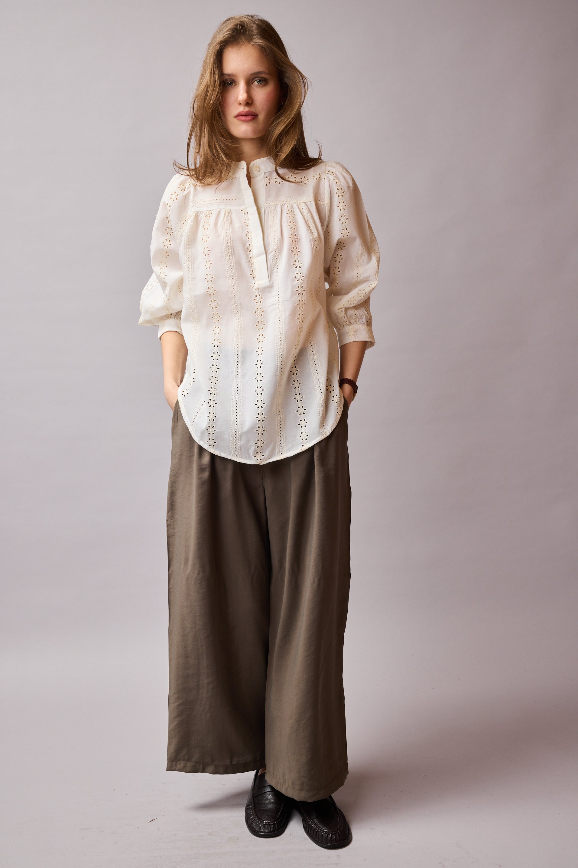 JANE HAKİM YAKA DELİK İŞİ BLUZ