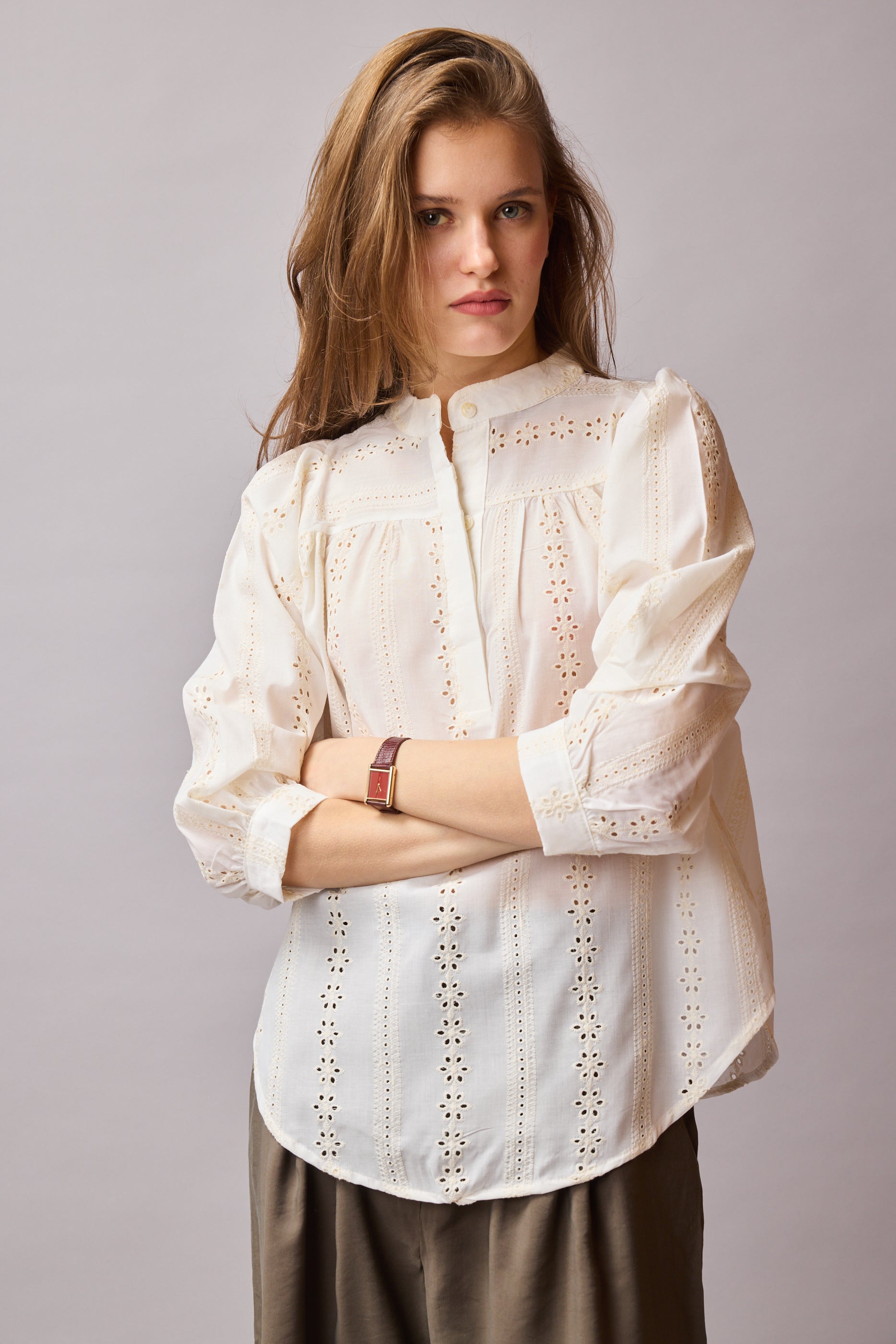 JANE HAKİM YAKA DELİK İŞİ BLUZ