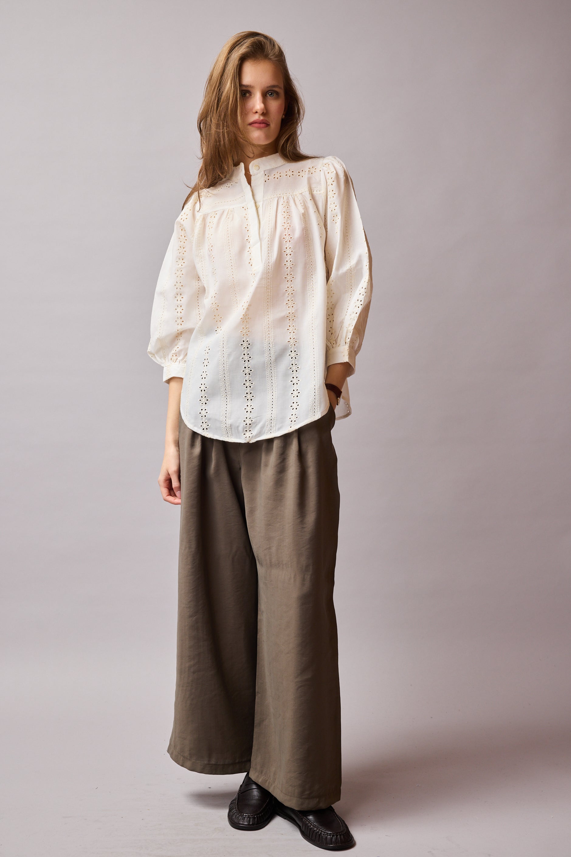 JANE HAKİM YAKA DELİK İŞİ BLUZ