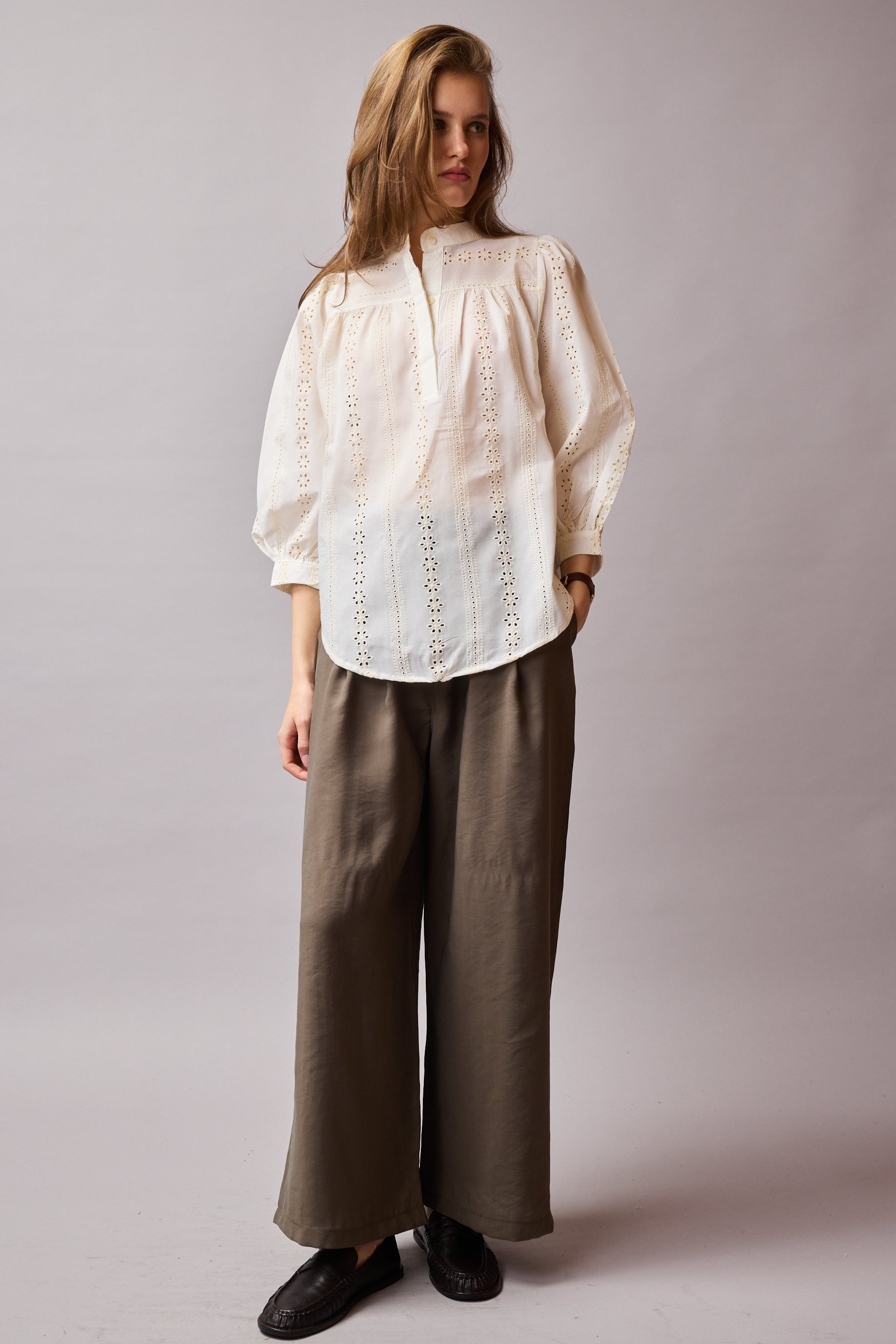 JANE HAKİM YAKA DELİK İŞİ BLUZ