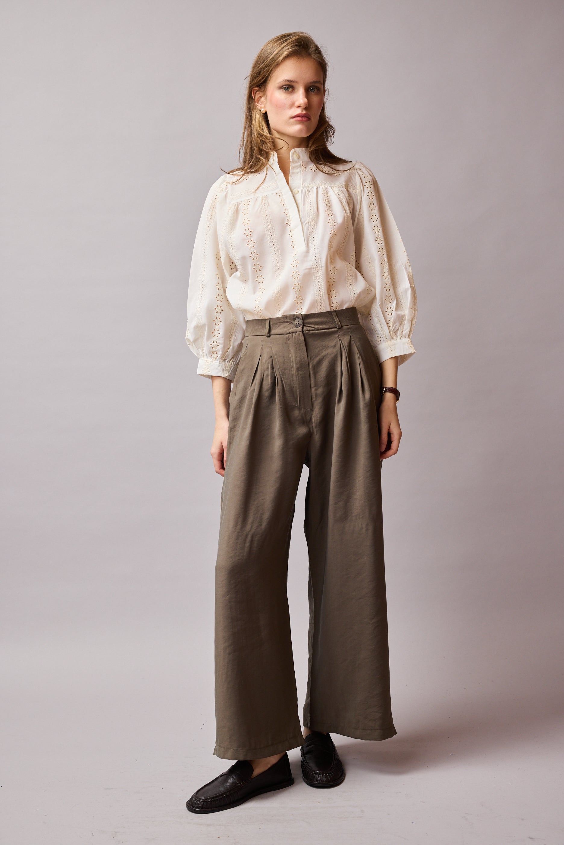 JANE HAKİM YAKA DELİK İŞİ BLUZ