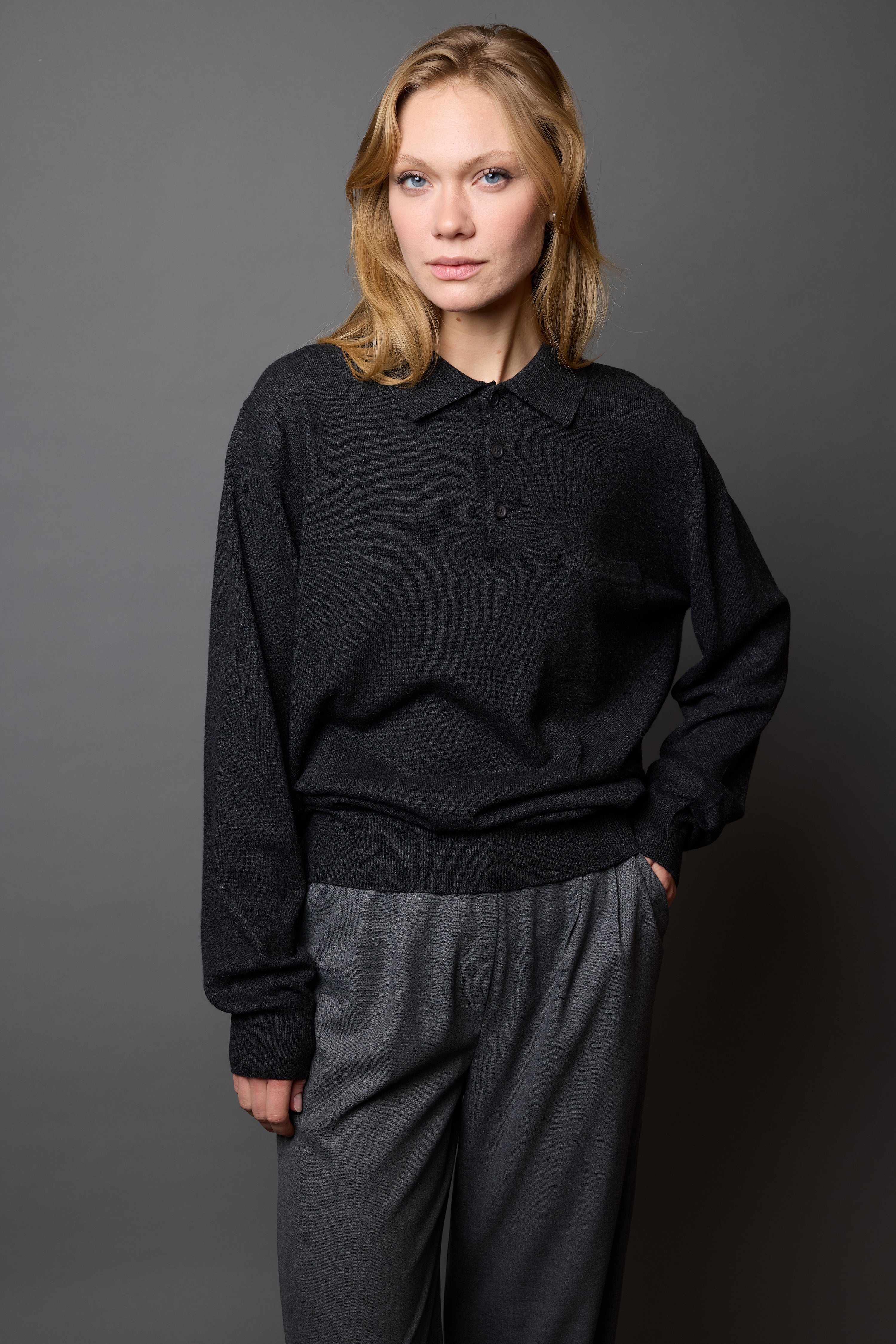 YUN POLO YAKA UNISEX KAZAK FUME